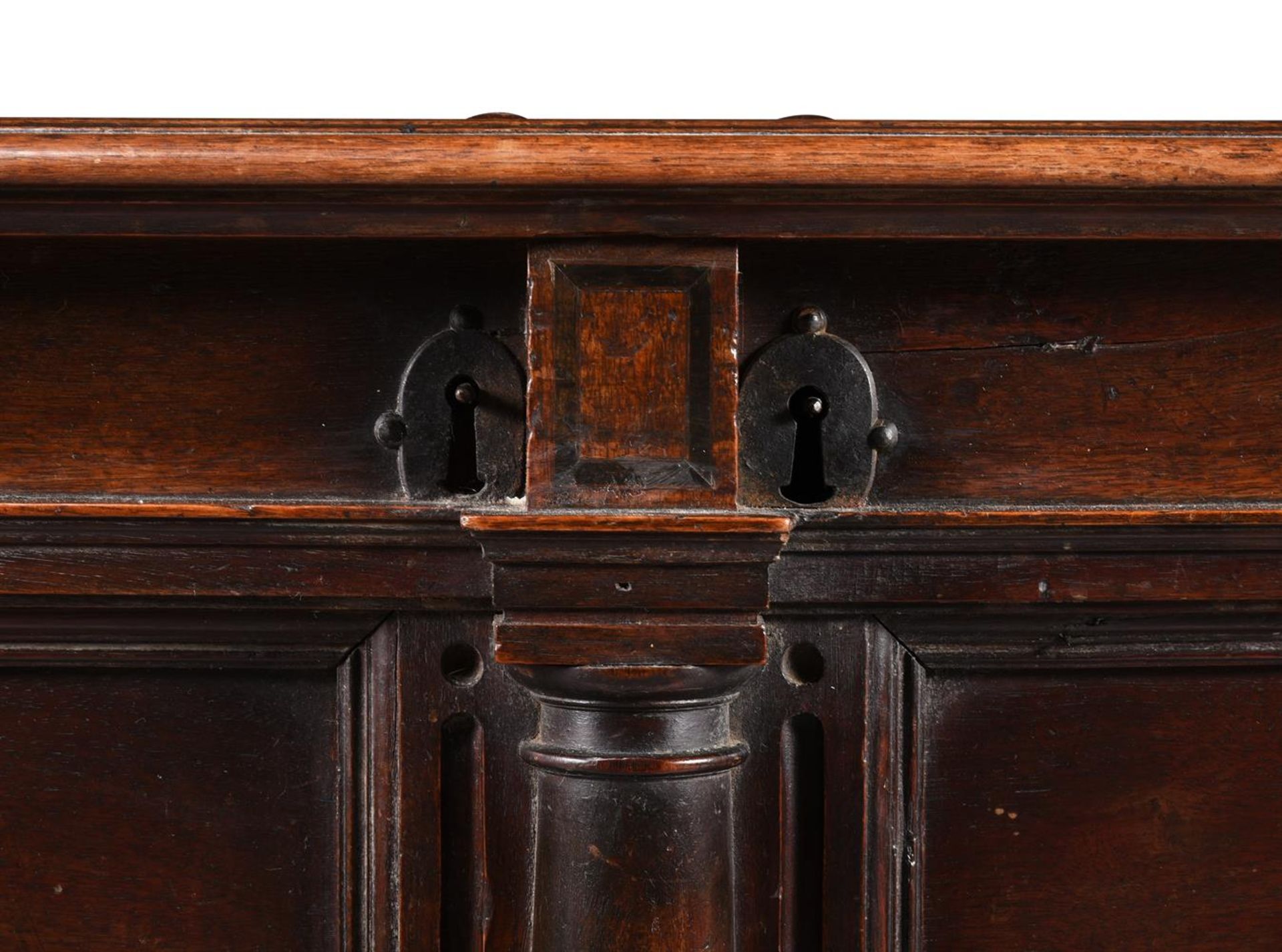 A VIRGINIA WALNUT MULE CHEST, CIRCA 1650 - Image 4 of 5