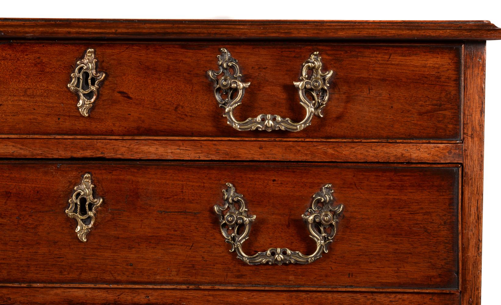 A GEORGE III MAHOGANY CHEST OF DRAWERS, IN THE MANNER OF THOMAS CHIPPENDALE, CIRCA 1770 - Image 4 of 4