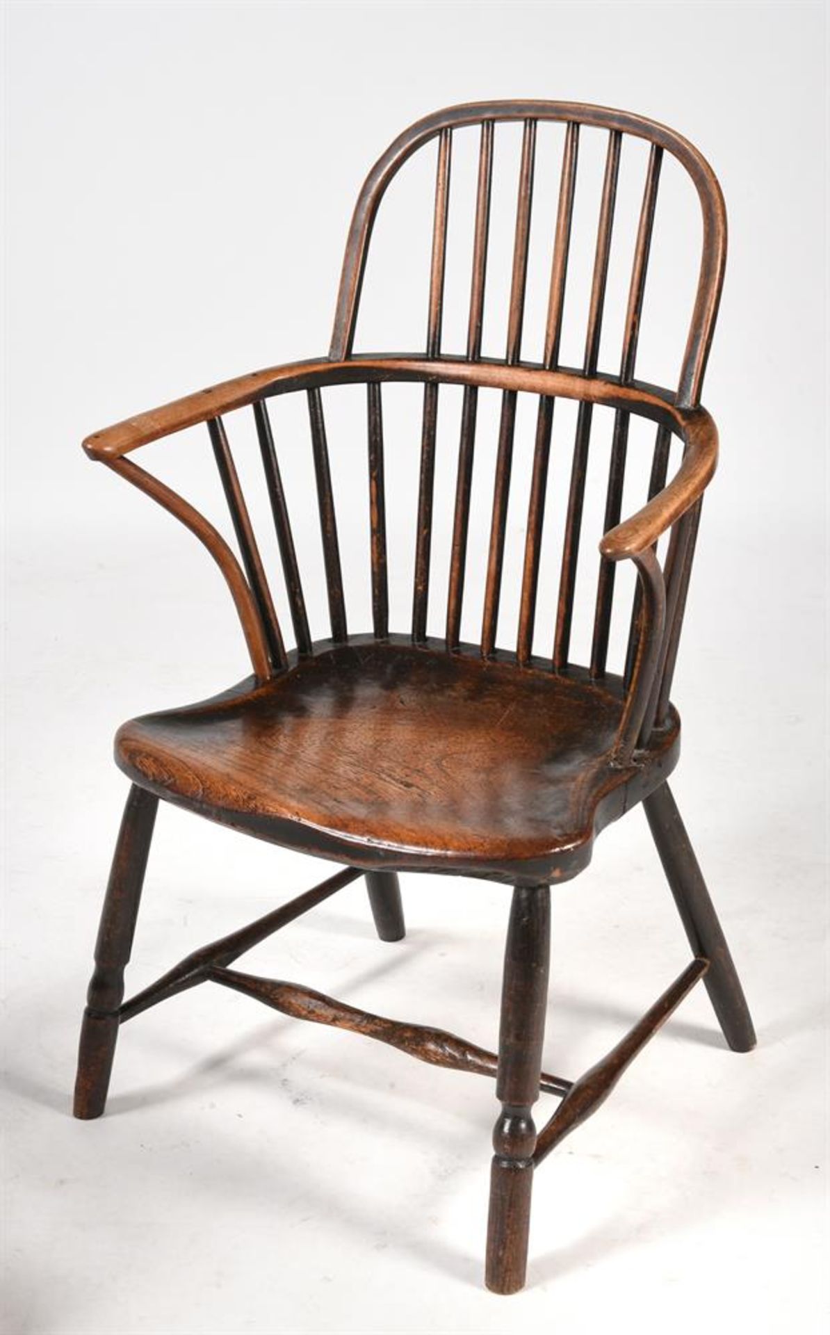 A PAIR OF FRUITWOOD, ASH AND ELM WINDSOR ARMCHAIRS, LATE 18TH/EARLY 19TH CENTURY - Bild 3 aus 6