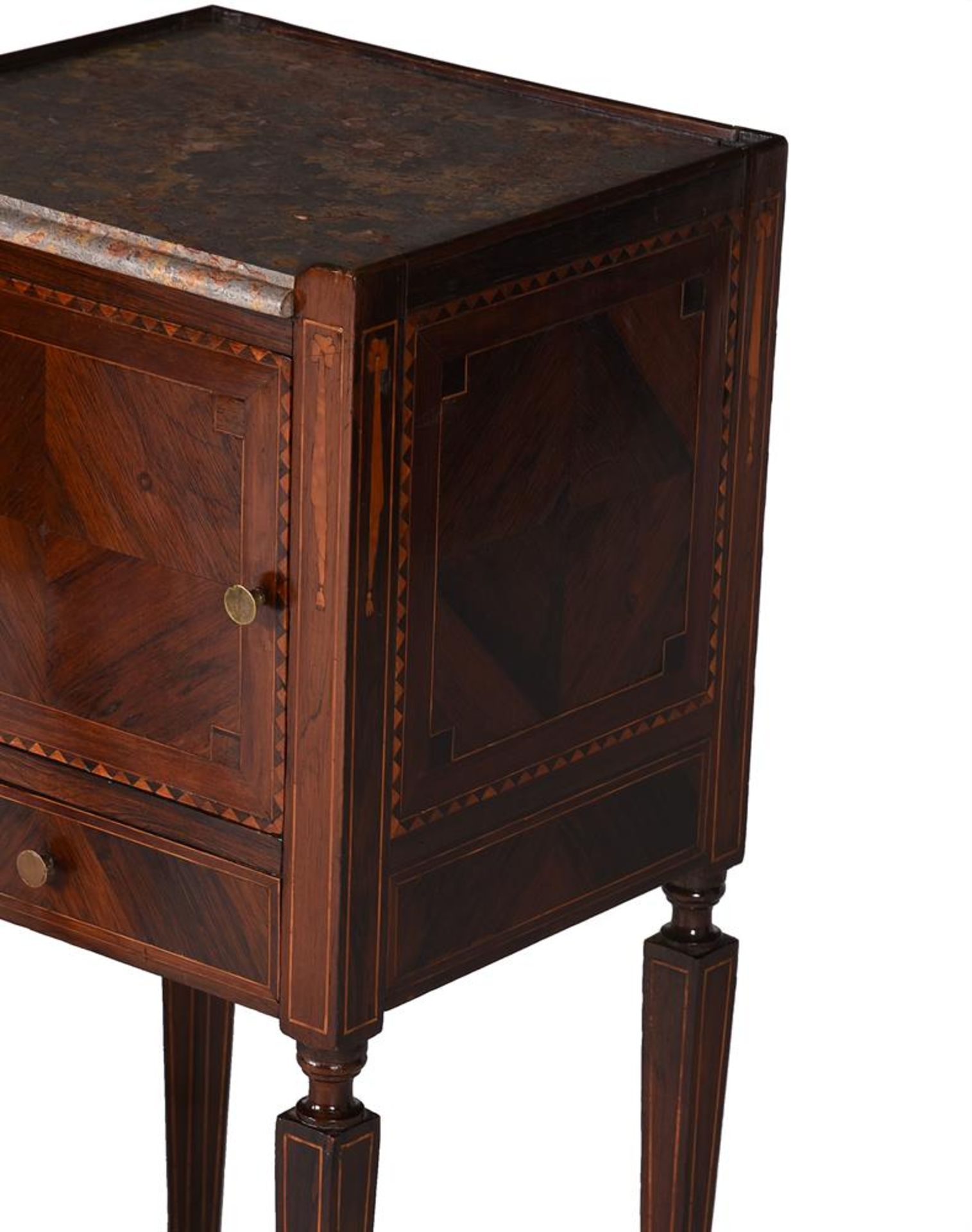 Y A PAIR OF ITALIAN ROSEWOOD AND MARQUETRY BEDSIDE CABINETS, EARLY 19TH CENTURY - Bild 4 aus 6