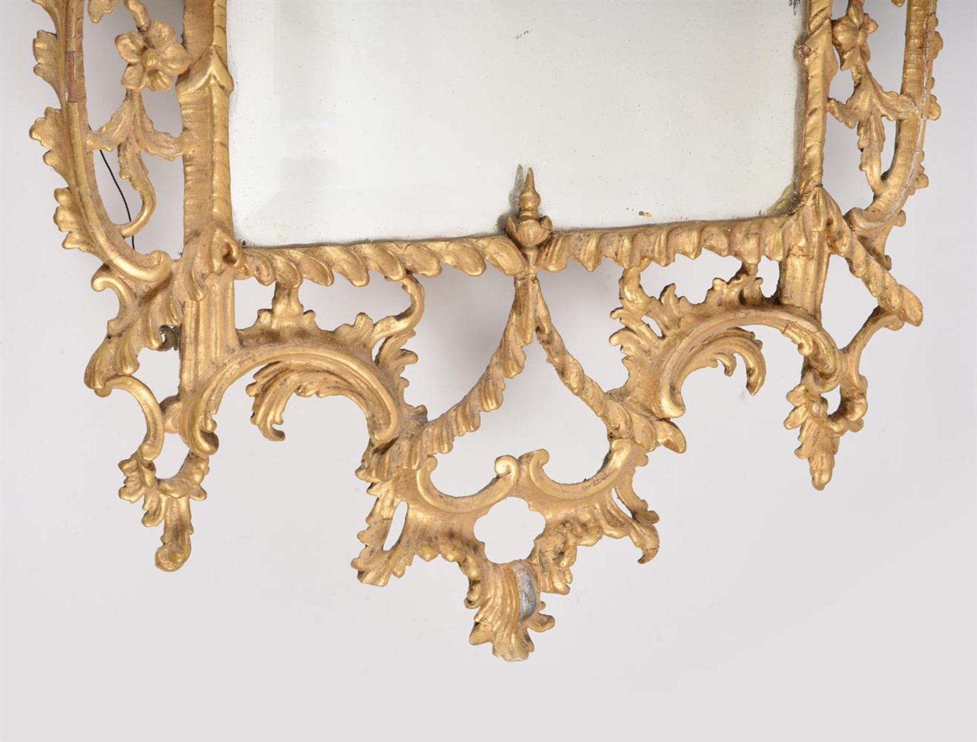 A GEORGE III CARVED GILTWOOD WALL MIRROR, SECOND HALF 18TH CENTURY - Image 4 of 6