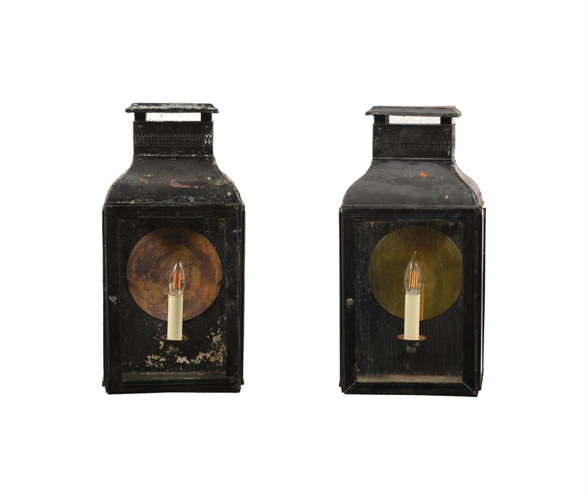 A PAIR OF LATE GEORGE III TOLE PEINTE STORM LANTERNS, CIRCA 1810