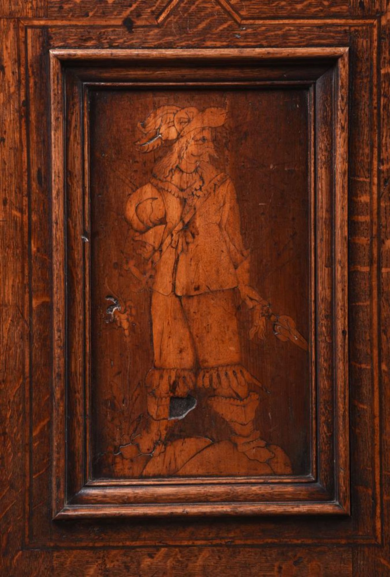 A CONTINENTAL OAK AND MARQUETRY CUPBOARD LATE 17TH/EARLY 18TH CENTURY - Image 5 of 6