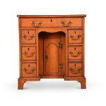 Y A GEORGE III SATINWOOD KNEEHOLE DESK, CIRCA 1790