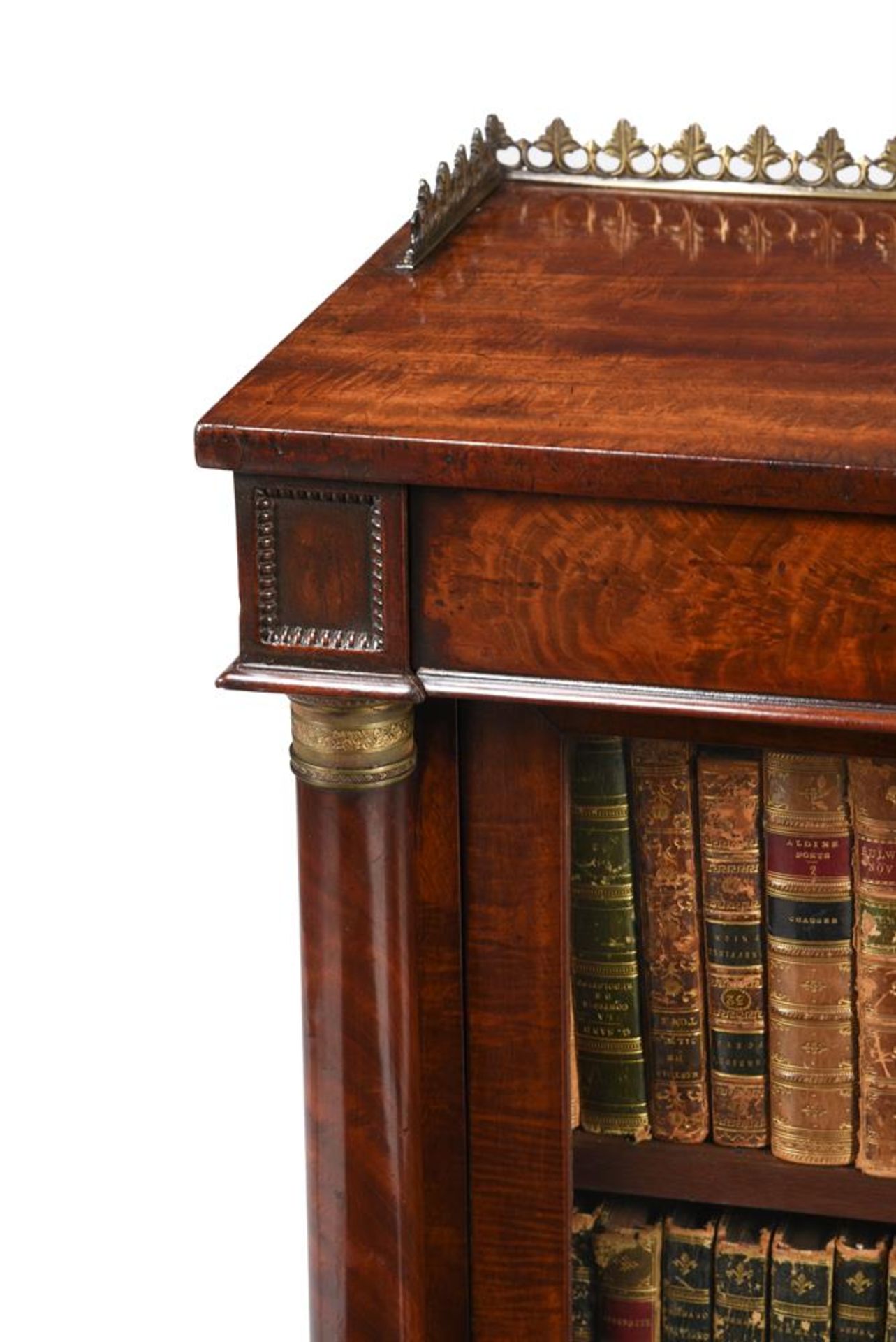 Y A GEORGE IV FIGURED MAHOGANY AND GILT METAL MOUNTED CABINET OR BOOKCASE, CIRCA 1825 - Bild 3 aus 5