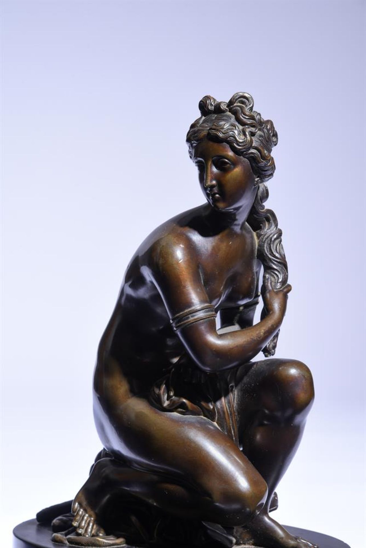 AFTER THE ANTIQUE, A BRONZE FIGURE 'CROUCHING VENUS' PROBABLY ENGLISH, EARLY 19TH CENTURY - Image 4 of 4