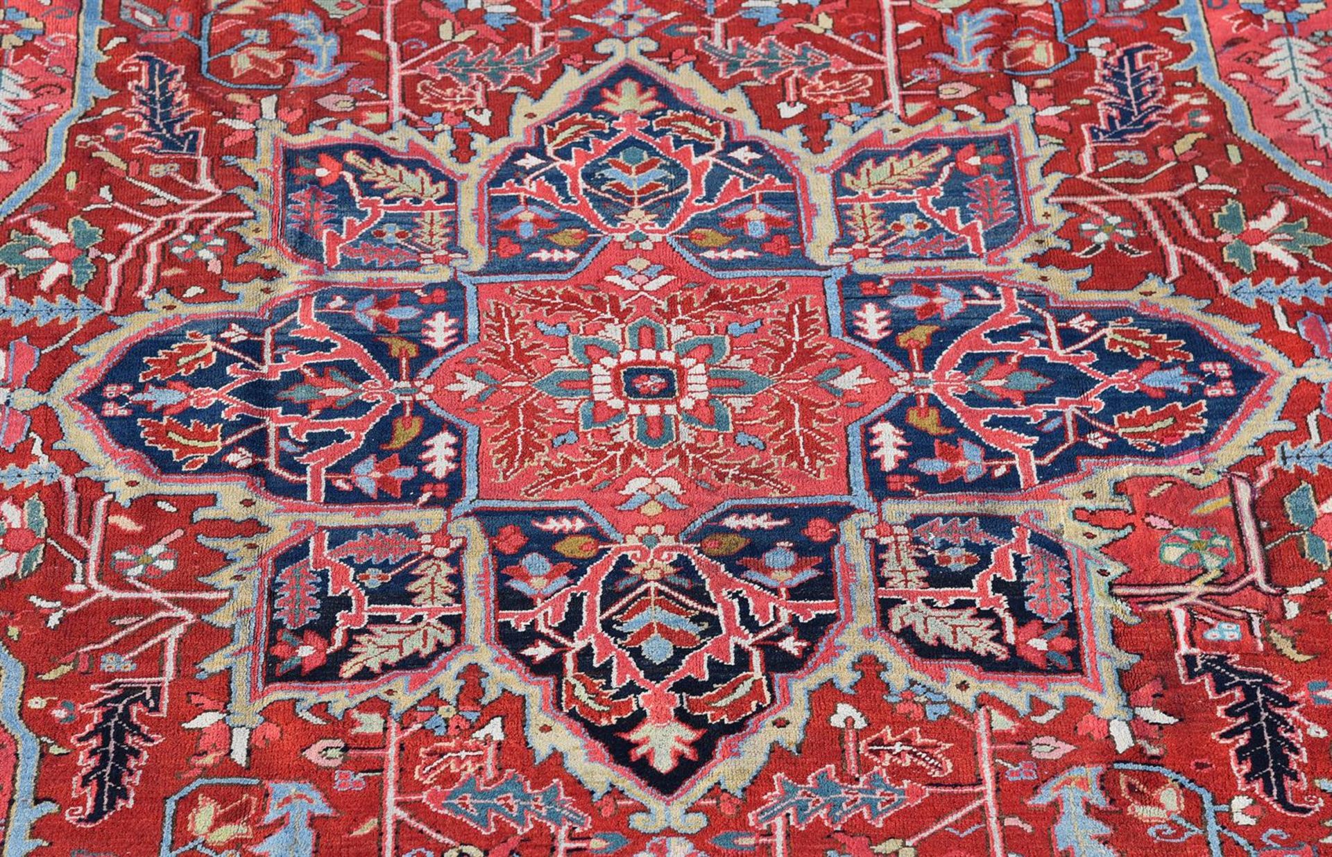 A HERIZ CARPET, approximately 359 x 261cm - Bild 2 aus 3