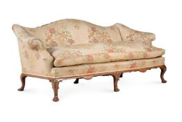 A WALNUT SOFA, IN QUEEN ANNE STYLE, EARLY 20TH CENTURY