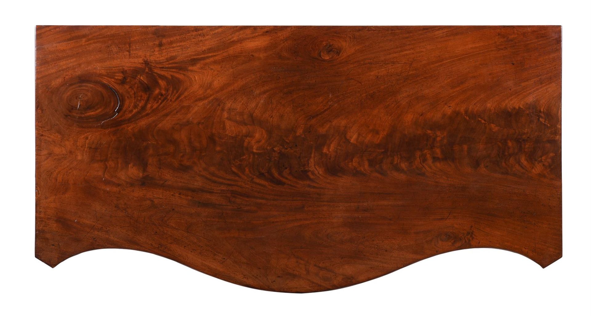 A GEORGE III FIGURED MAHOGANY SERPENTINE FRONTED SERVING OR SIDE TABLE, CIRCA 1770 - Bild 2 aus 6