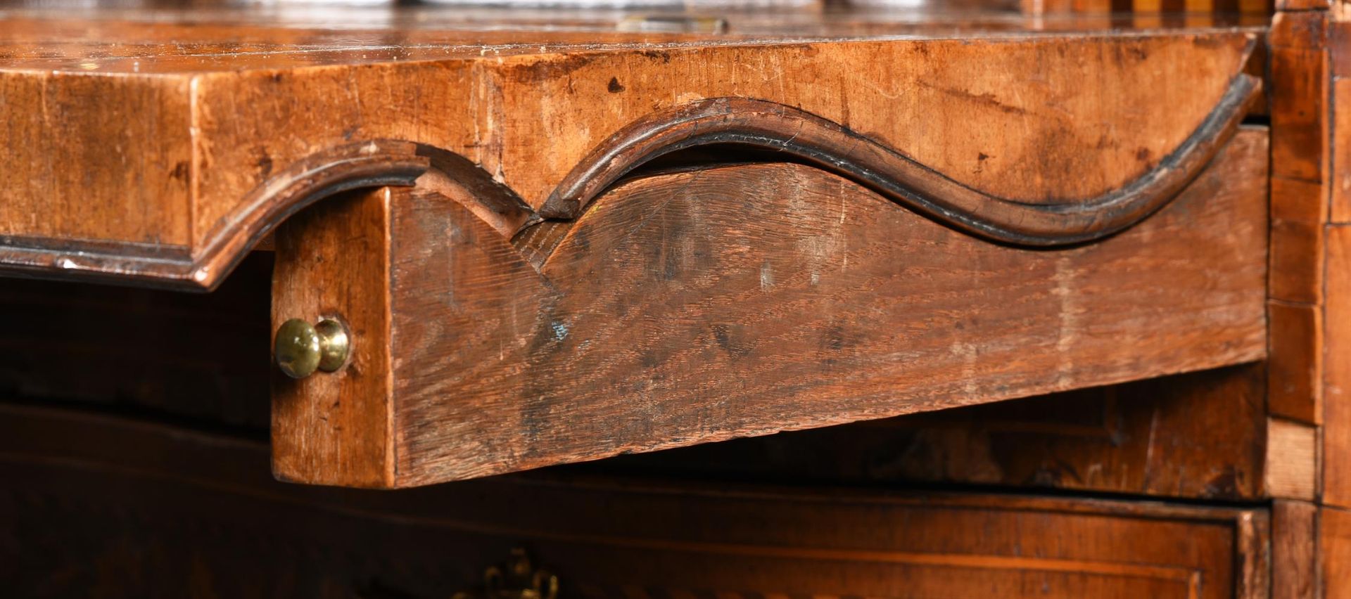 A DUTCH WALNUT AND SPECIMEN MARQUETRY SERPENTINE FRONTED BUREAU, LATE 18TH CENTURY - Image 4 of 6