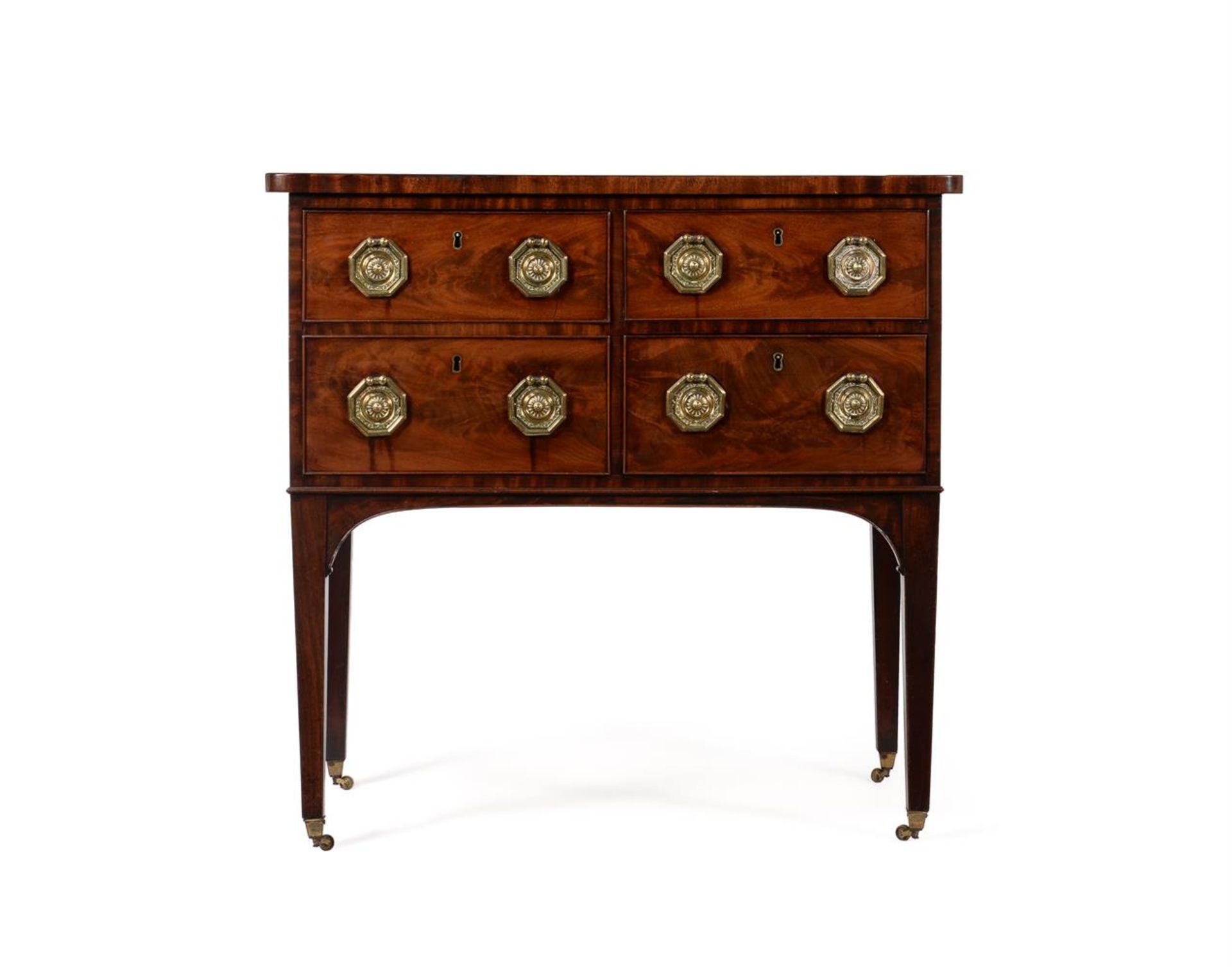 AN UNUSUAL GEORGE III MAHOGANY CHEST OF DRAWERS, CIRCA 1790 - Image 3 of 5