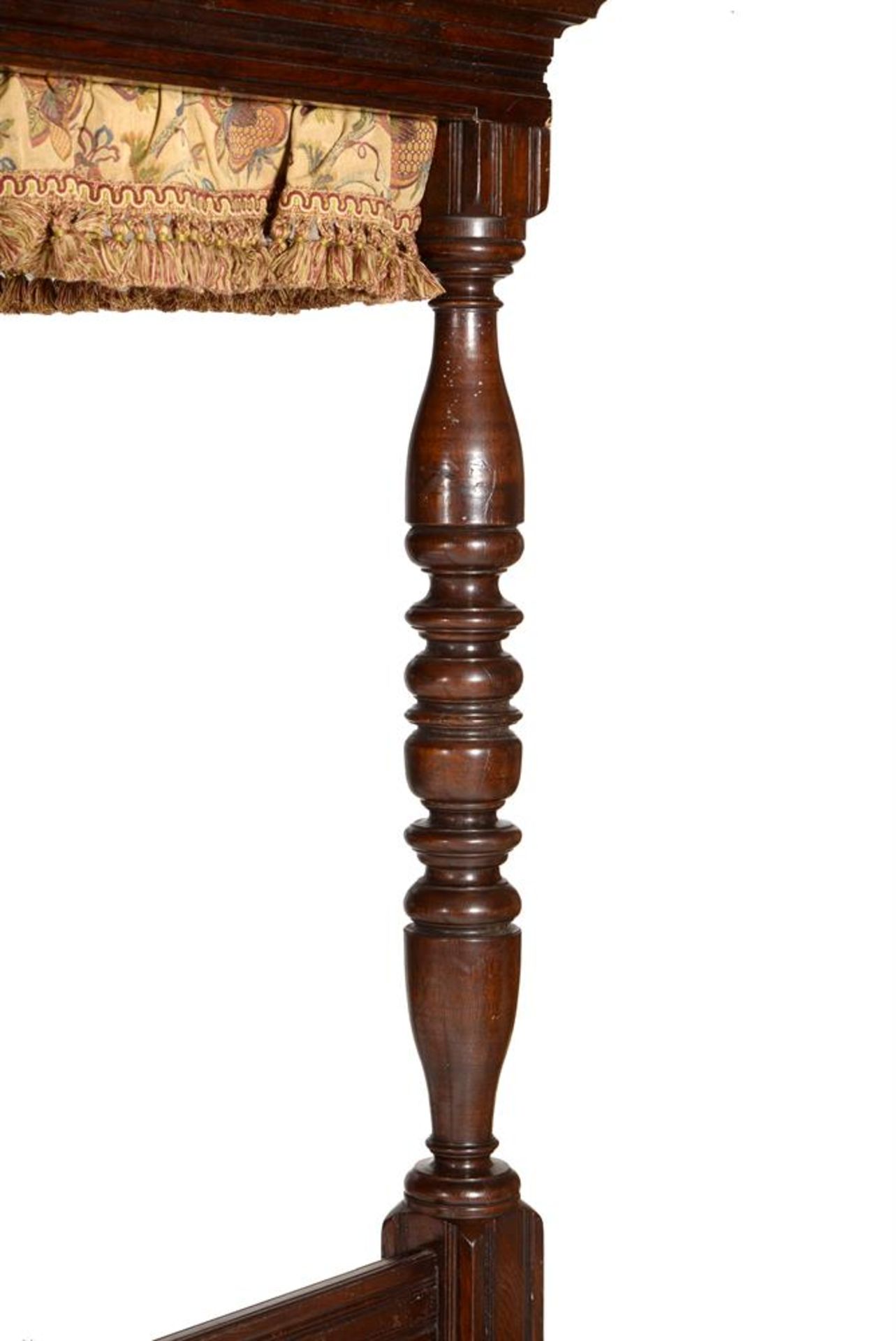 AN OAK FOUR POST BED, IN THE STUART MANNER, COMPLETE WITH HANGINGS, IN 17TH CENTURY STYLE - Image 6 of 9