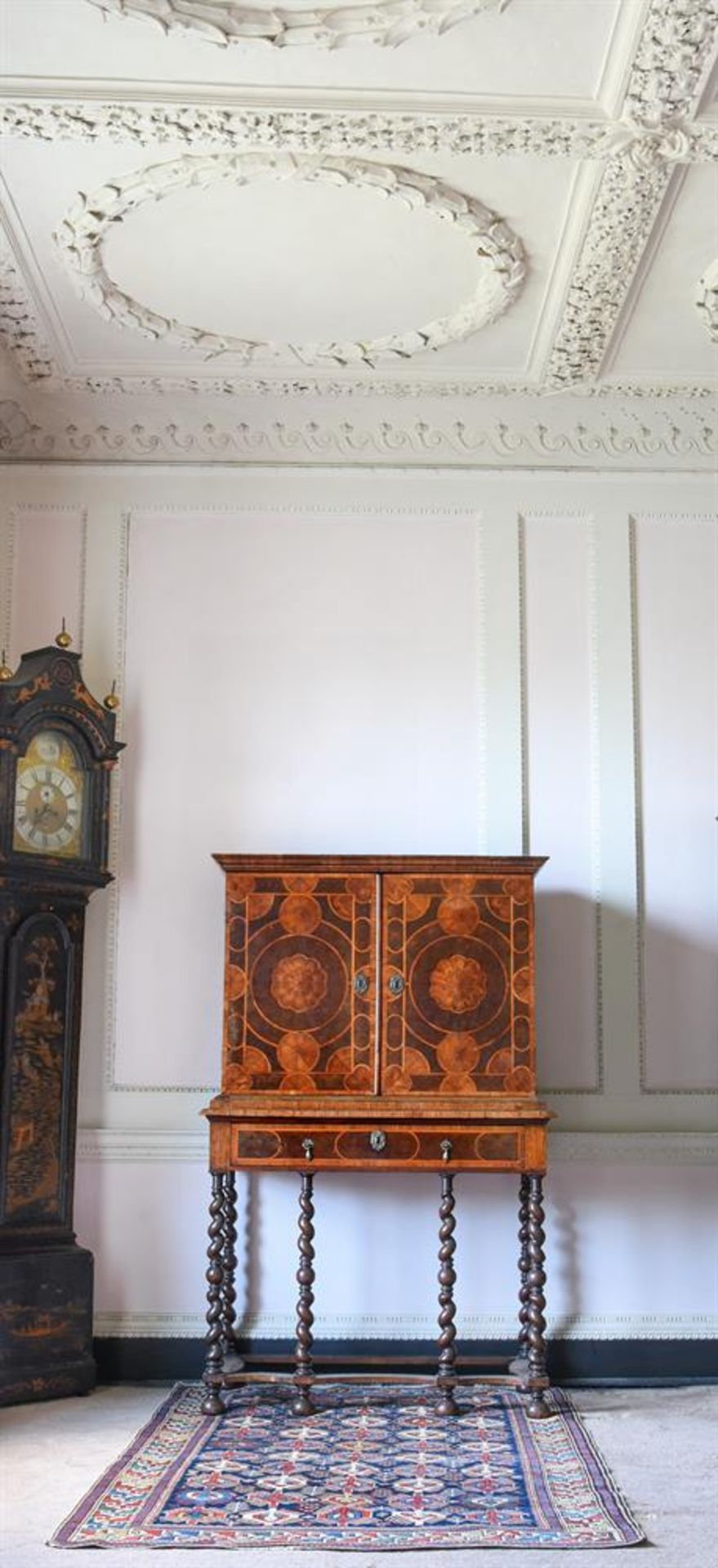 Y A WILLIAM & MARY ROSEWOOD, KINGWOOD AND OLIVEWOOD OYSTER VENEERED CABINET ON STAND, CIRCA 1690 - Image 11 of 11