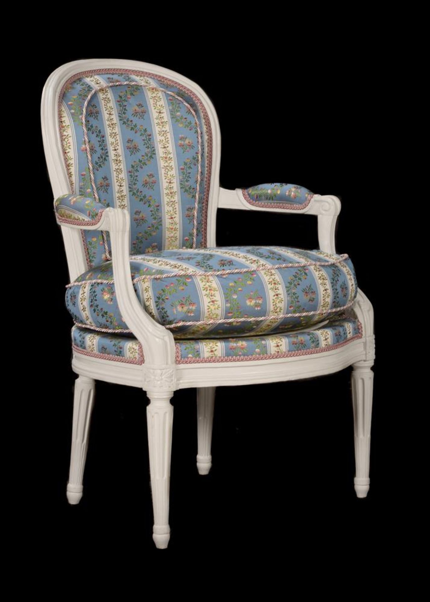 A FRENCH TRANSITIONAL PAINTED BEECHWOOD ARMCHAIR, BY GEORGES JACOB, CIRCA 1770 - Bild 2 aus 5