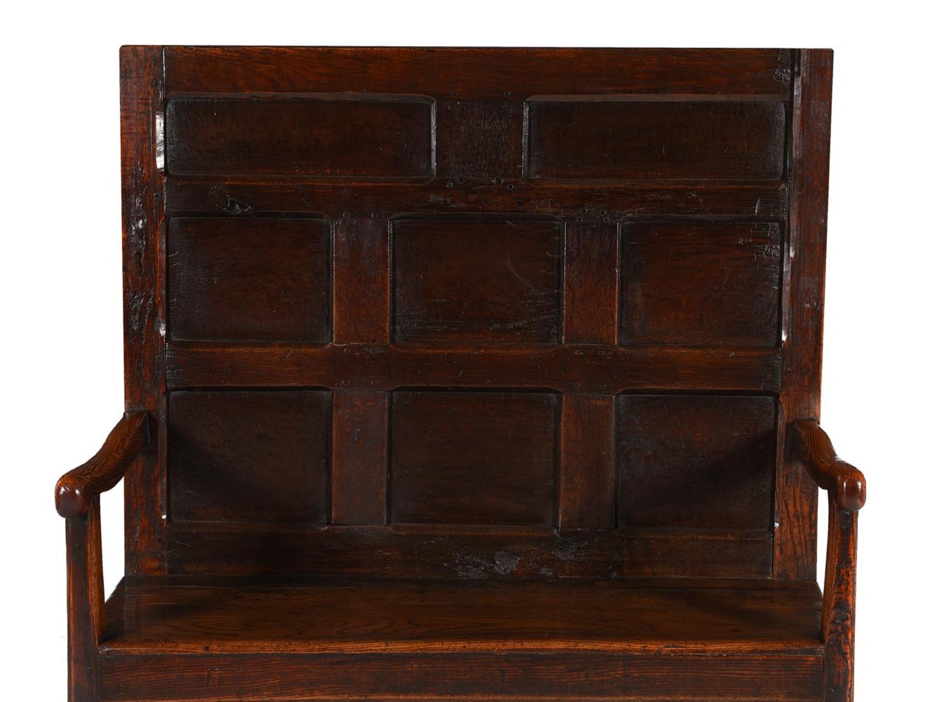 AN OAK SETTLE, 18TH CENTURY - Image 4 of 4