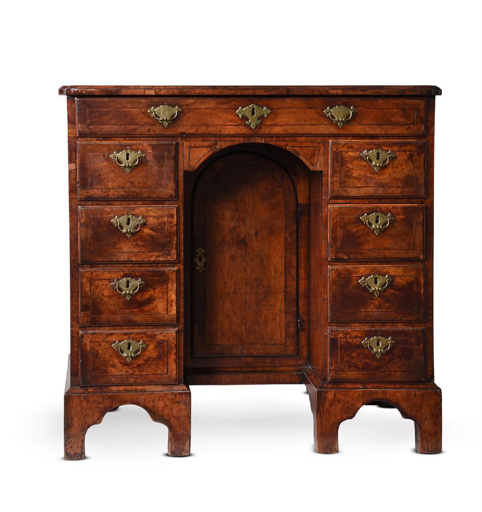 A GEORGE I WALNUT KNEEHOLE DESK, FIRST QUARTER 18TH CENTURY