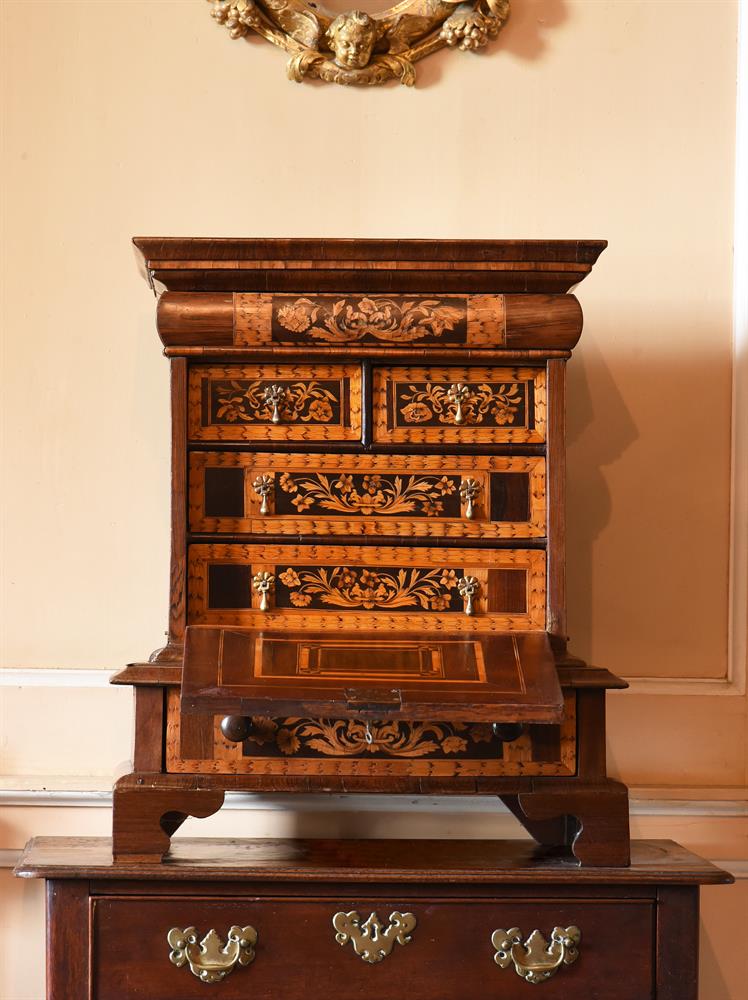 A WALNUT AND MARQUETRY TABLE TOP CABINETIN WILLIAM AND MARY STYLE - Image 2 of 4