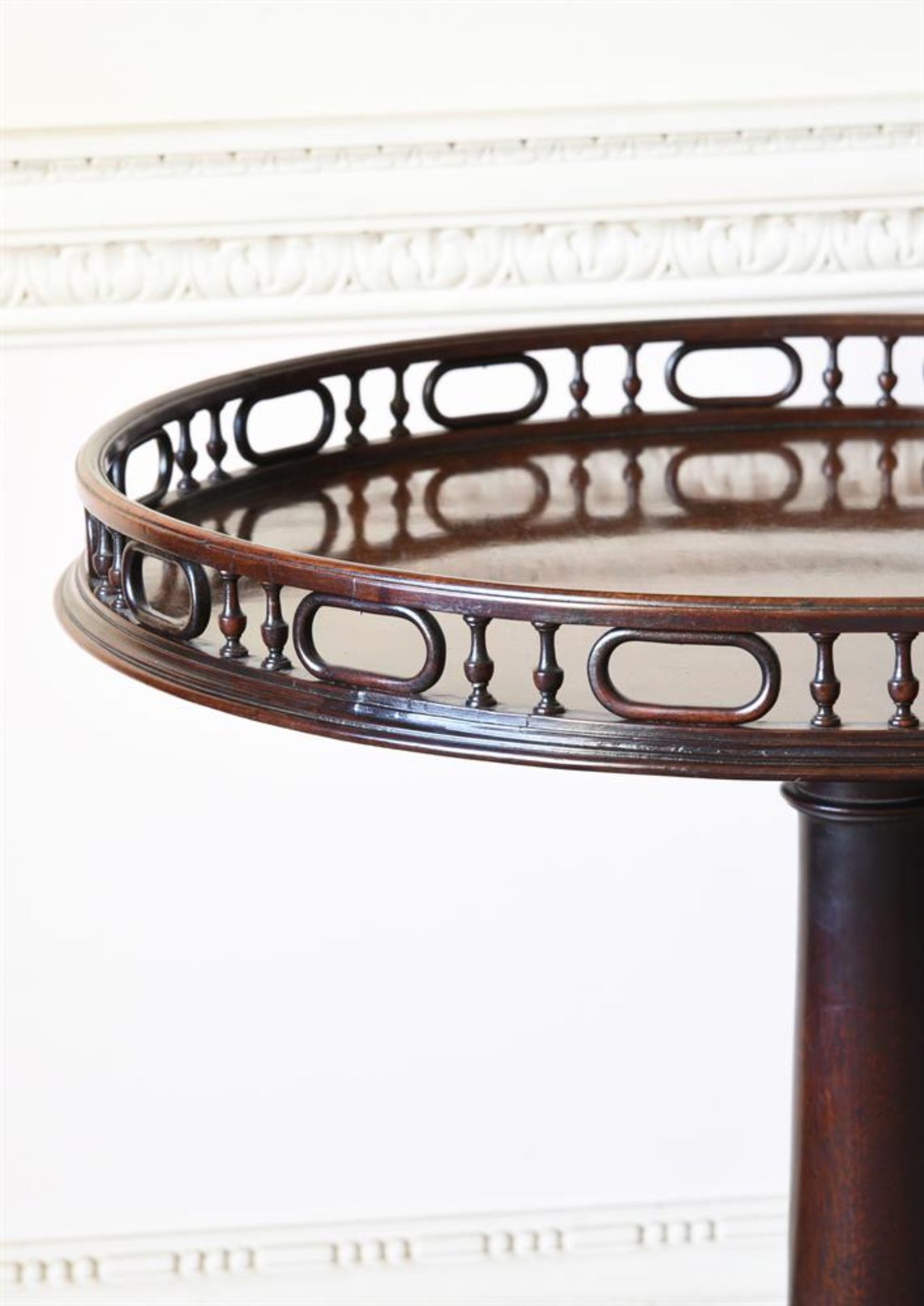 A GEORGE II MAHOGANY TRIPOD TABLEMID 18TH CENTURYWith distinct - Image 2 of 9