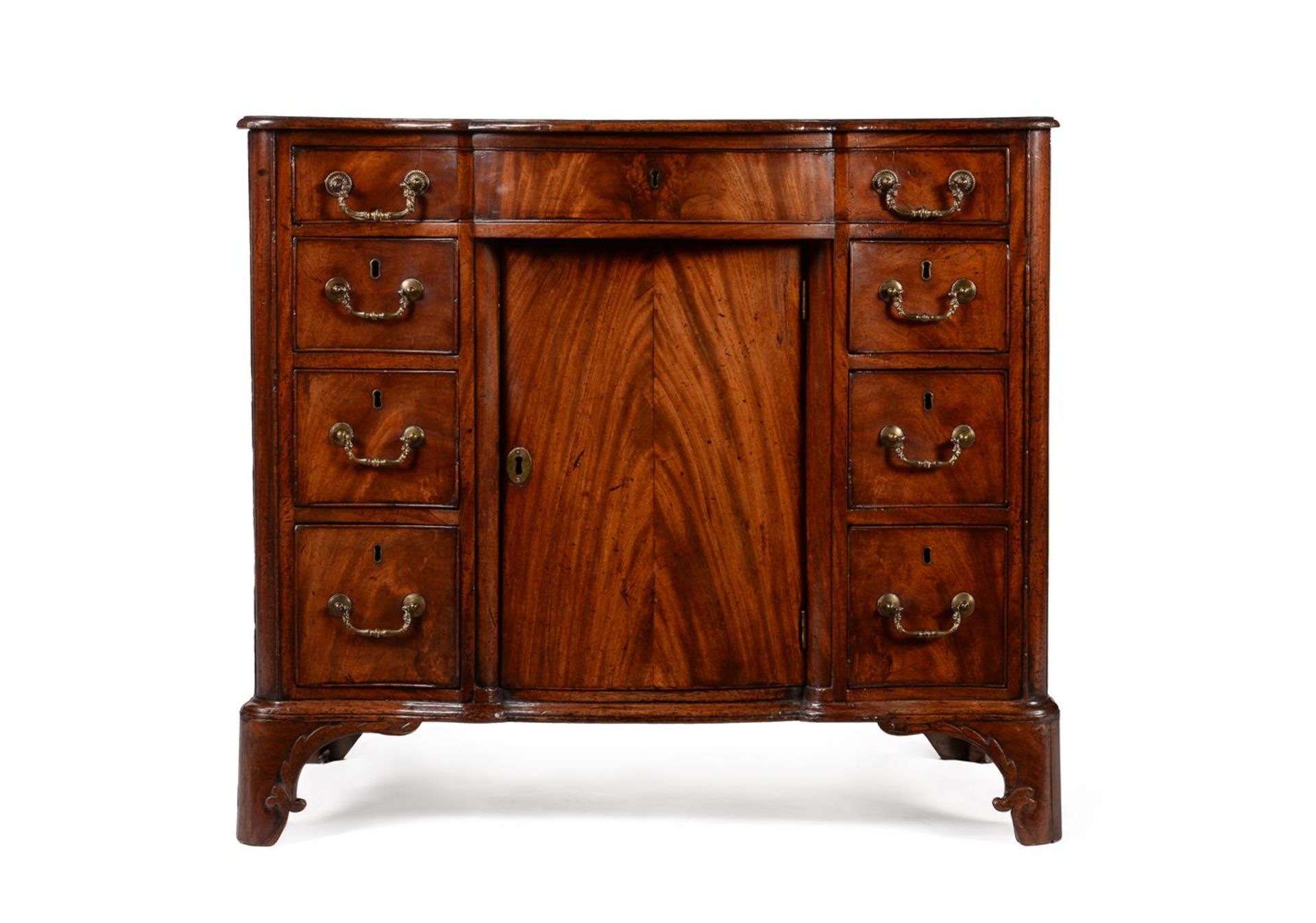 A FINE GEORGE III MAHOGANY SERPENTINE FRONTED COMMODE, IN THE MANNER OF WRIGHT & ELWICK, CIRCA 1770 - Image 2 of 6
