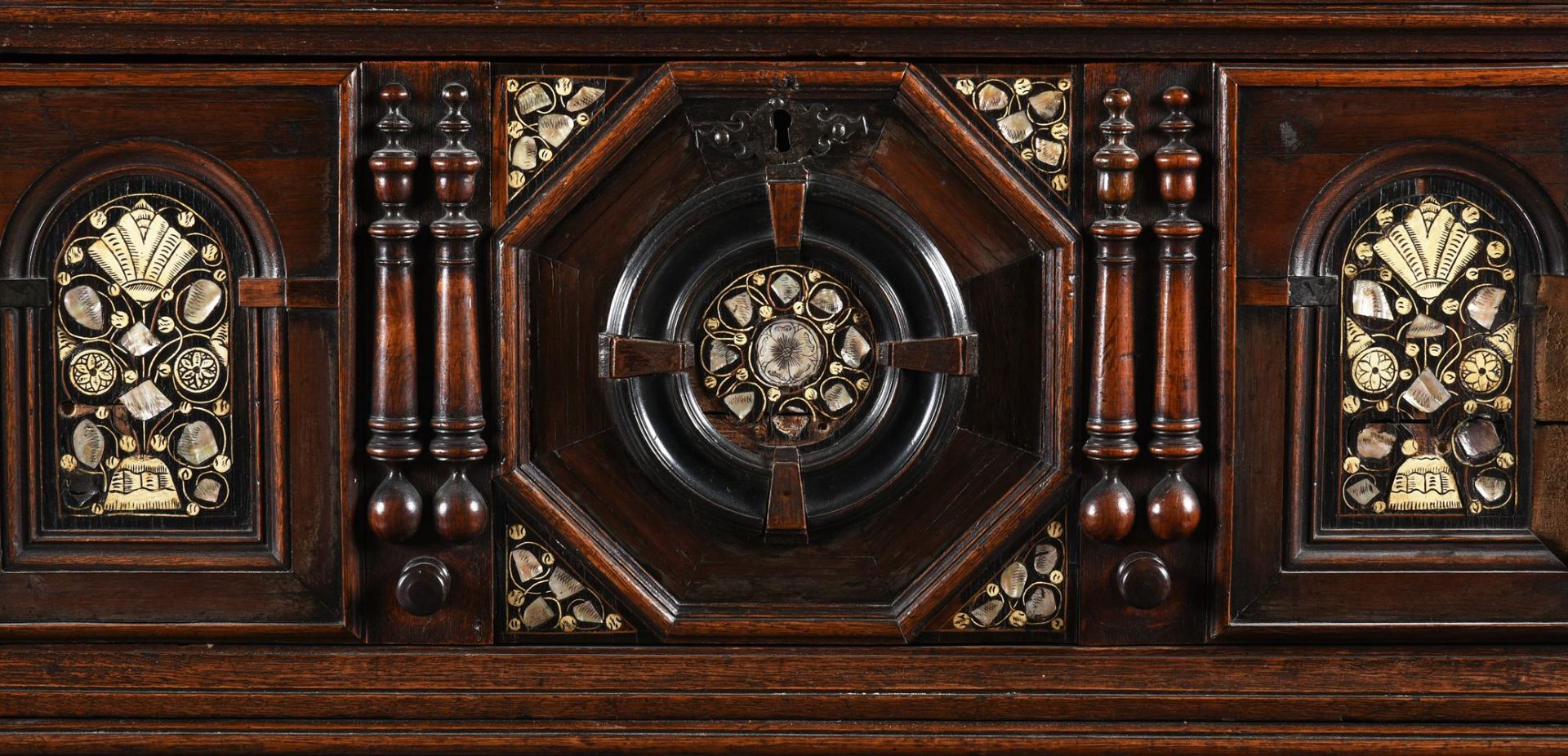 Y AN OAK, BONE AND MOTHER OF PEARL MARQUETRY INLAID SECRETAIRE CHEST OF DRAWERS, CIRCA 1660 AND LATE - Image 4 of 6