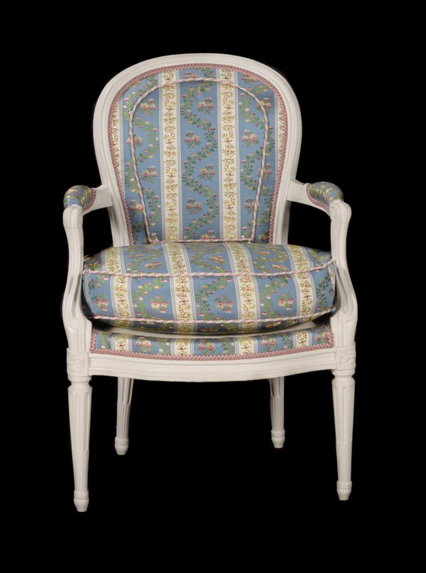 A FRENCH TRANSITIONAL PAINTED BEECHWOOD ARMCHAIR, BY GEORGES JACOB, CIRCA 1770 - Bild 3 aus 5