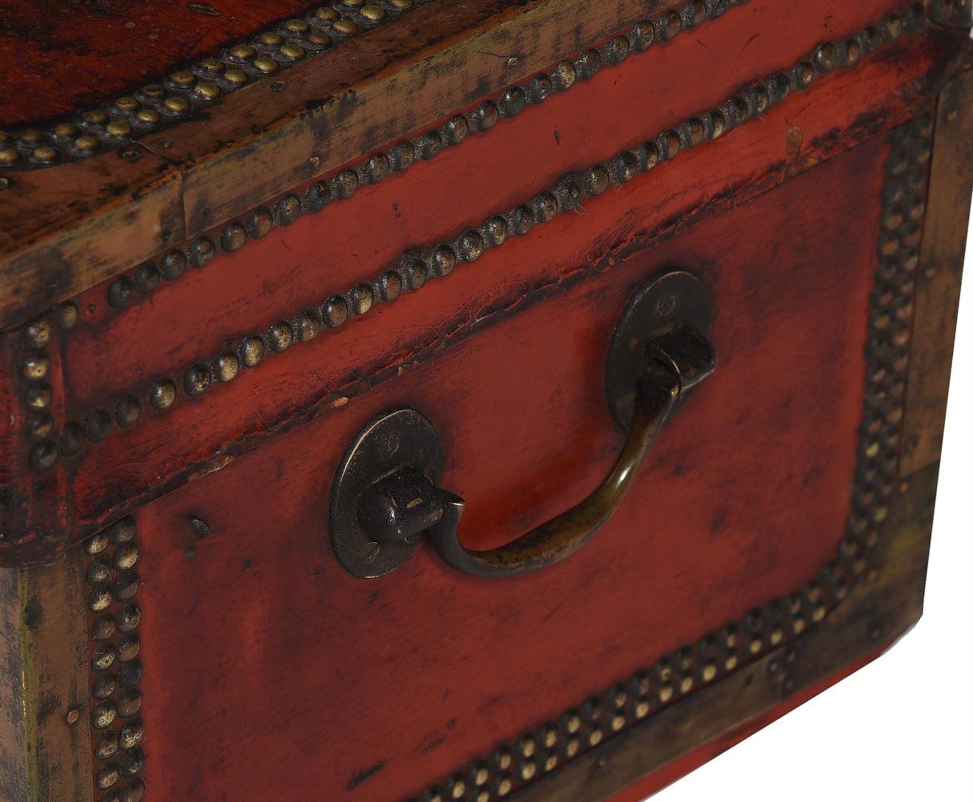 A CHINESE EXPORT RED LEATHER, BRASS BOUND AND STUDDED TRUNK, 19TH CENTURY - Image 7 of 8