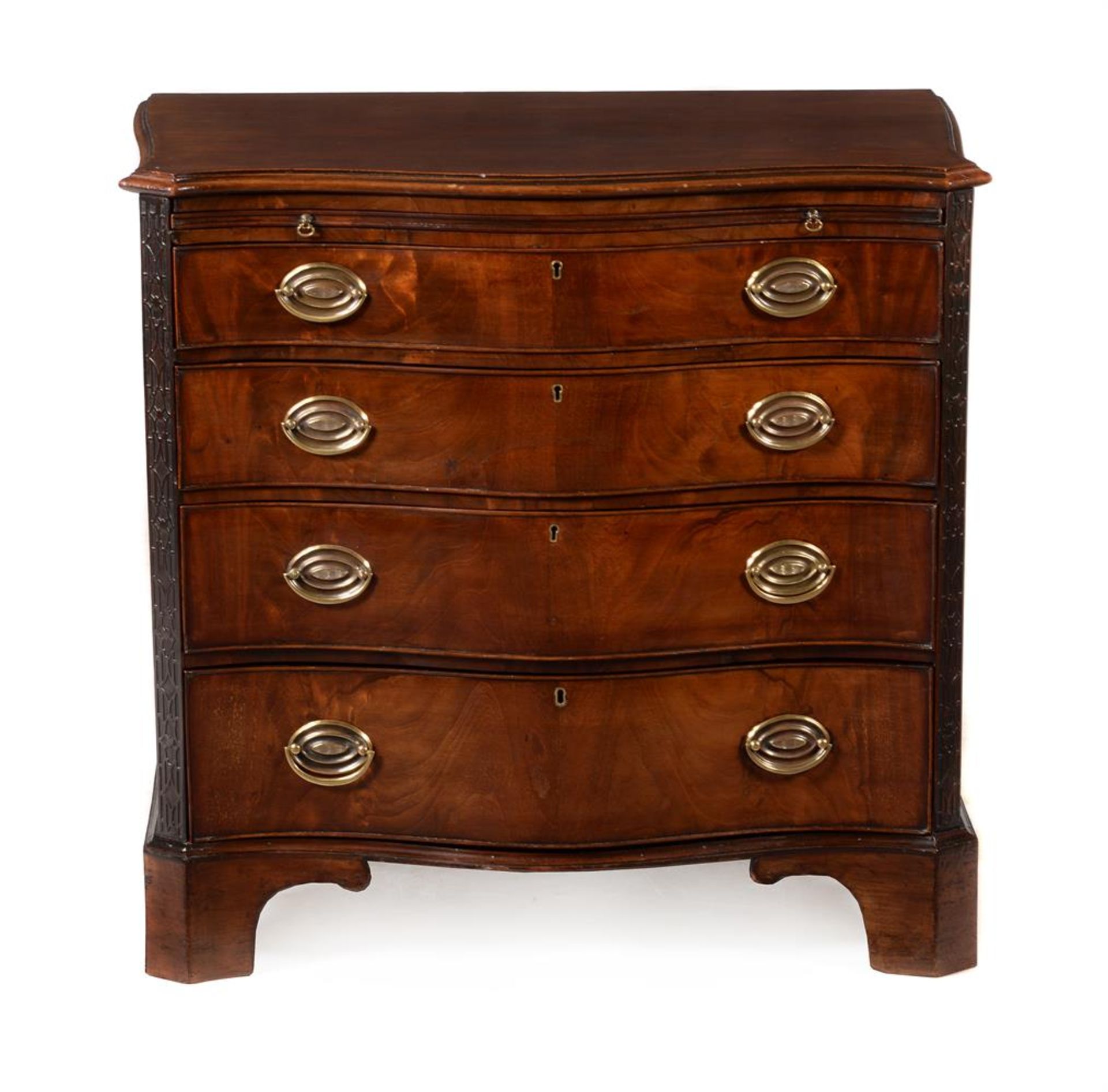 A GEORGE III MAHOGANY SERPENTINE FRONTED BACHELOR'S CHEST OF DRAWERS, CIRCA 1770 - Image 3 of 6