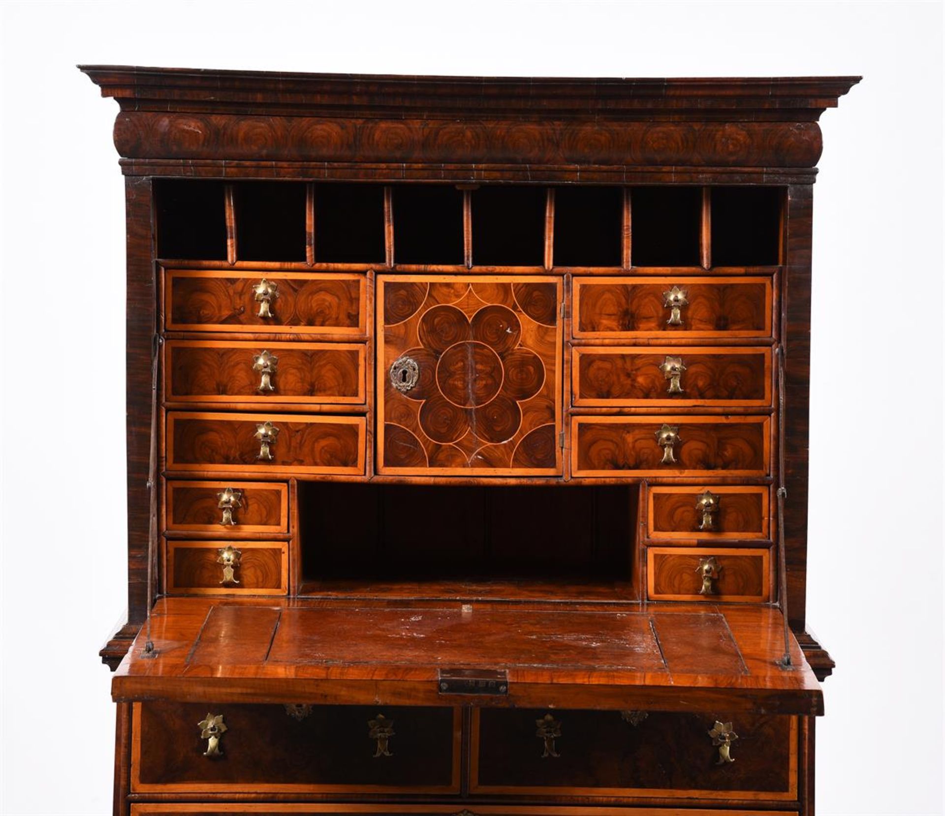 A WILLIAM III WALNUT OYSTER VENEERED AND HOLLY INLAID ESCRITOIRE, CIRCA 1700 - Image 4 of 5