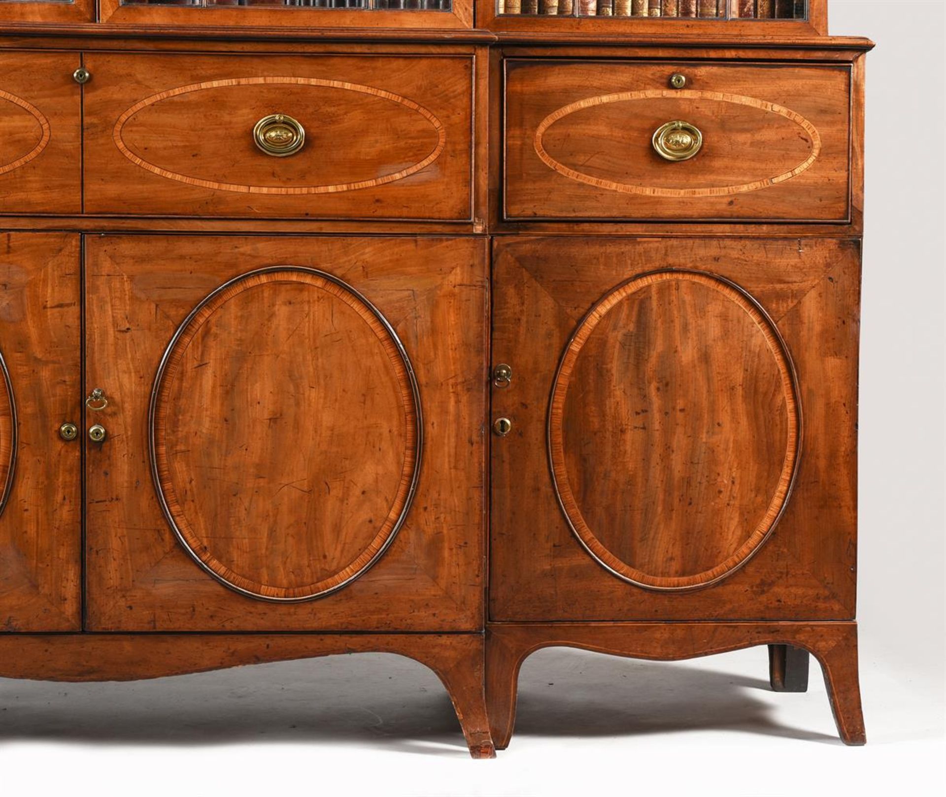 Y A GEORGE III MAHOGANY AND SATINWOOD INLAID BREAKFRONT SECRETAIRE BOOKCASE, CIRCA 1790 - Image 3 of 4