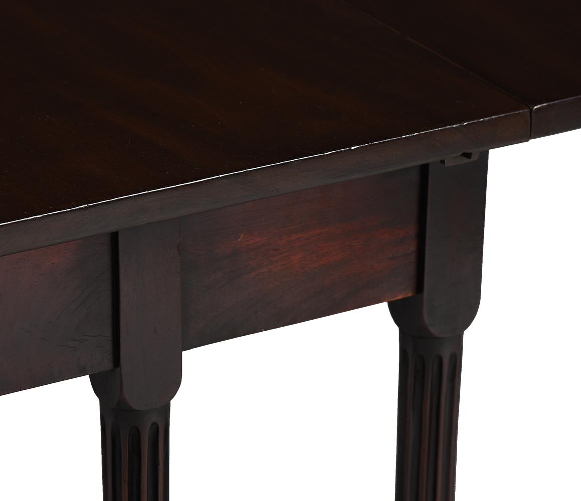 A GEORGE III MAHOGANY DINING TABLE, CIRCA 1780 - Image 3 of 5