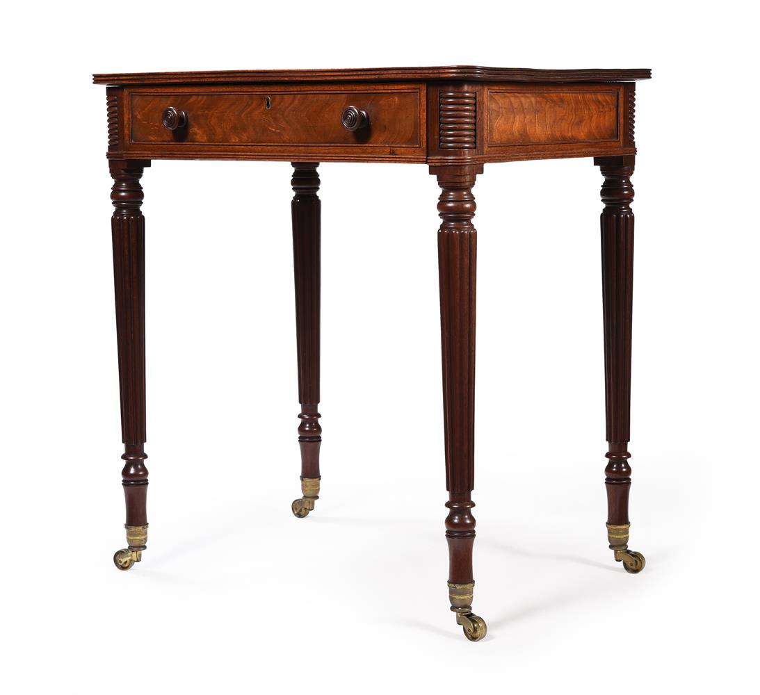 A REGENCY MAHOGANY CHAMBER TABLE, ATTRIBUTED TO GILLOWS, CIRCA 1820