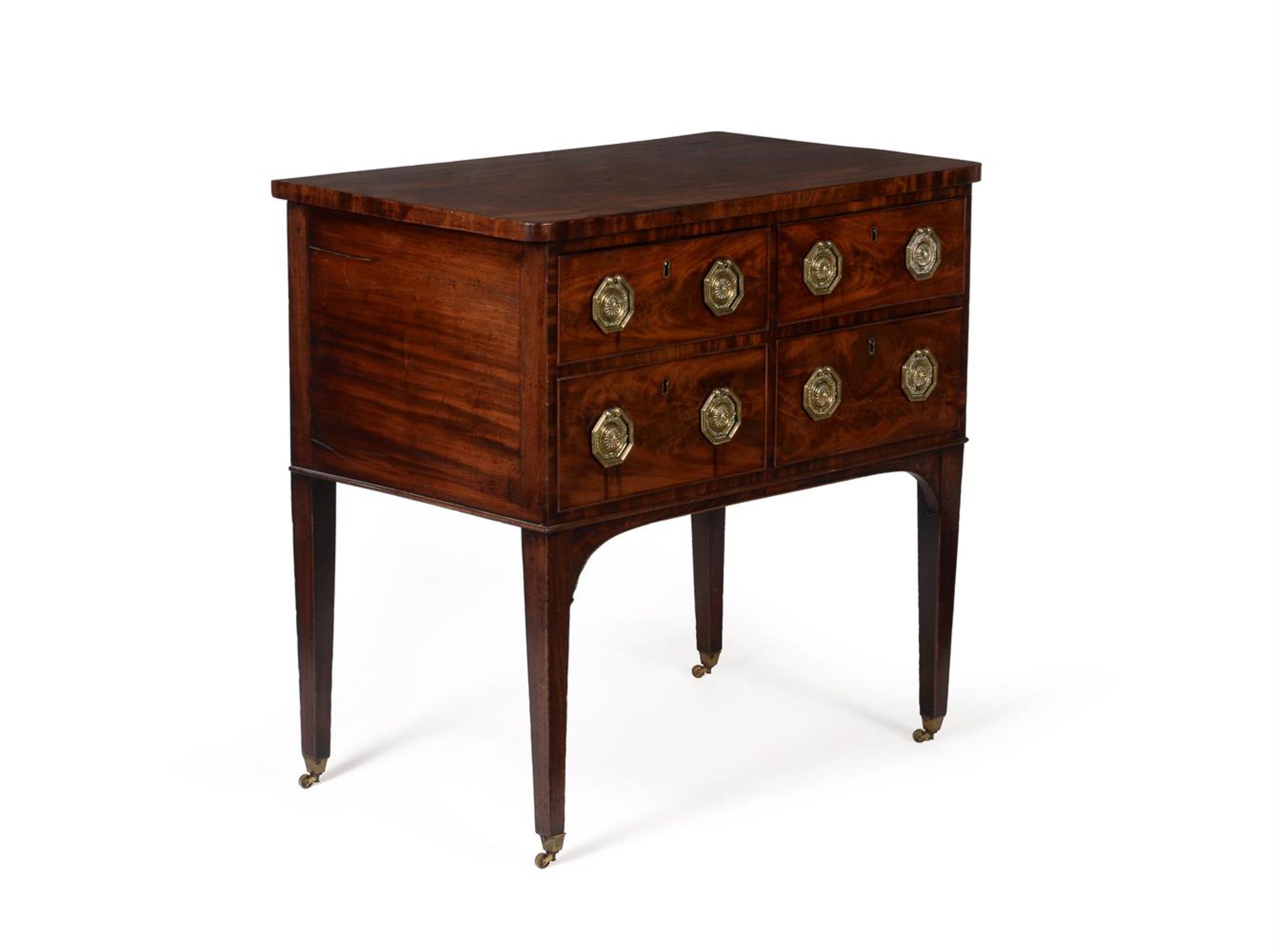 AN UNUSUAL GEORGE III MAHOGANY CHEST OF DRAWERS, CIRCA 1790 - Image 2 of 5