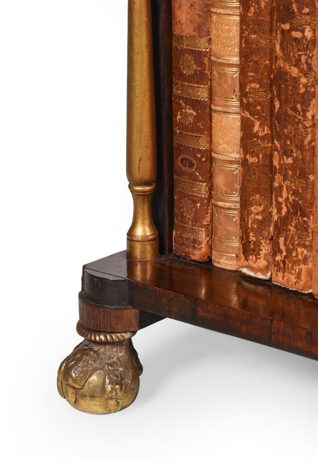 Y A REGENCY ROSEWOOD AND PARCEL GILT 'WATERFALL' OPEN BOOKCASE, CIRCA 1815 - Bild 3 aus 4