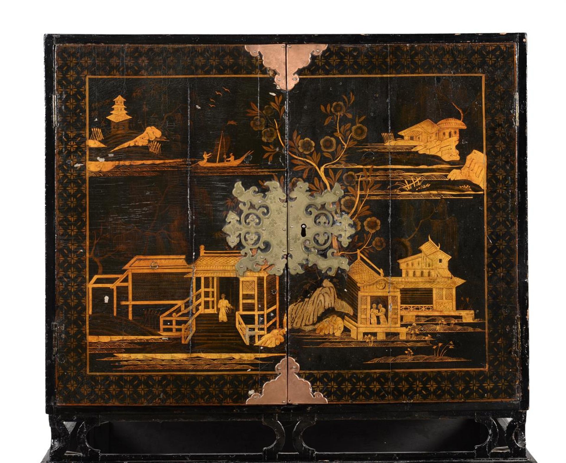 A BLACK LACQUER AND GILT CHINOISERIE DECORATED CABINET ON STAND, LATE 18TH OR EARLY 19TH CENTURY - Image 3 of 7