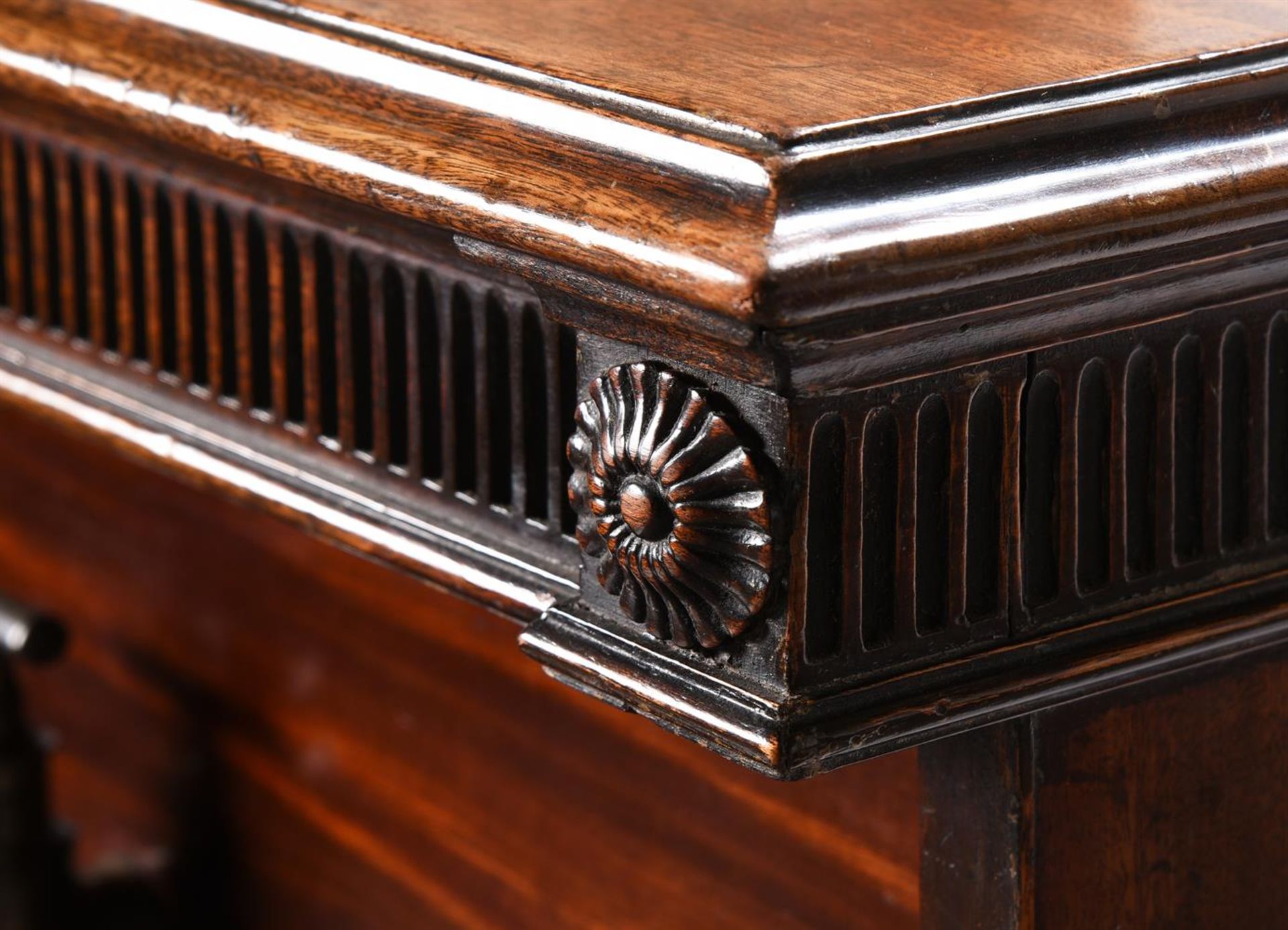 A PAIR OF GEORGE III MAHOGANY PEDESTAL CUPBOARDS, IN THE MANNER OF INCE & MAYHEW, CIRCA 1790 - Bild 4 aus 11