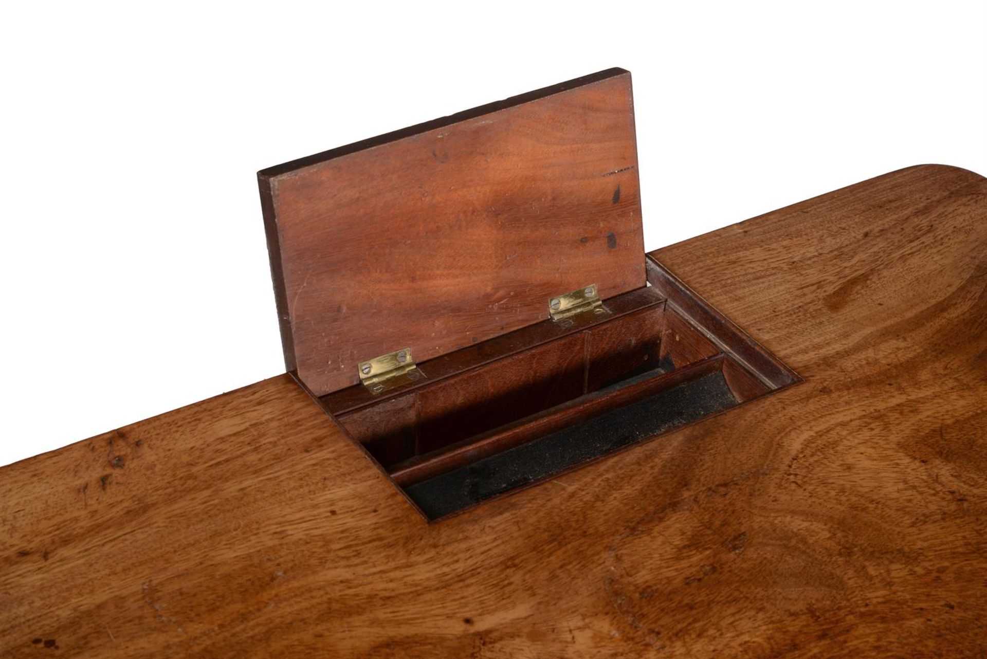 A CLOSELY MATCHED PAIR OF GEORGE IV MAHOGANY CHAMBER TABLES, ATTRIBUTED TO GILLOWS, CIRCA 1820 - Bild 8 aus 9