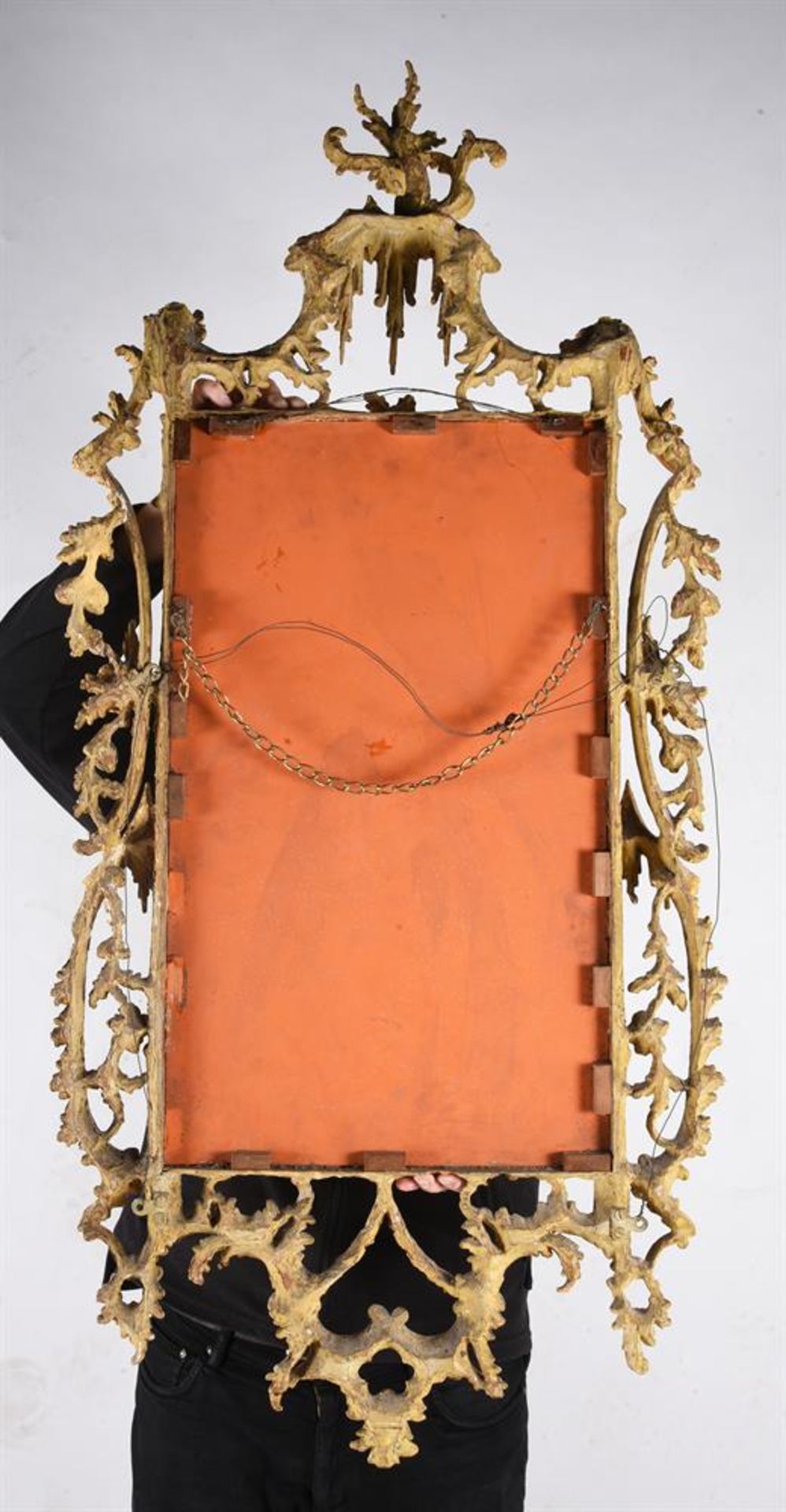 A GEORGE III CARVED GILTWOOD WALL MIRROR, SECOND HALF 18TH CENTURY - Image 6 of 6