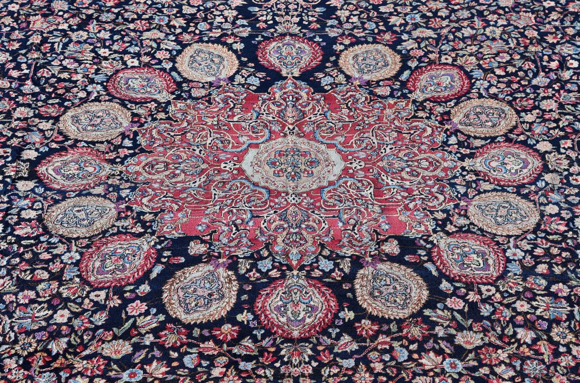 A LAVAR KIRMAN CARPET, approximately 525 x 371cm - Bild 2 aus 4