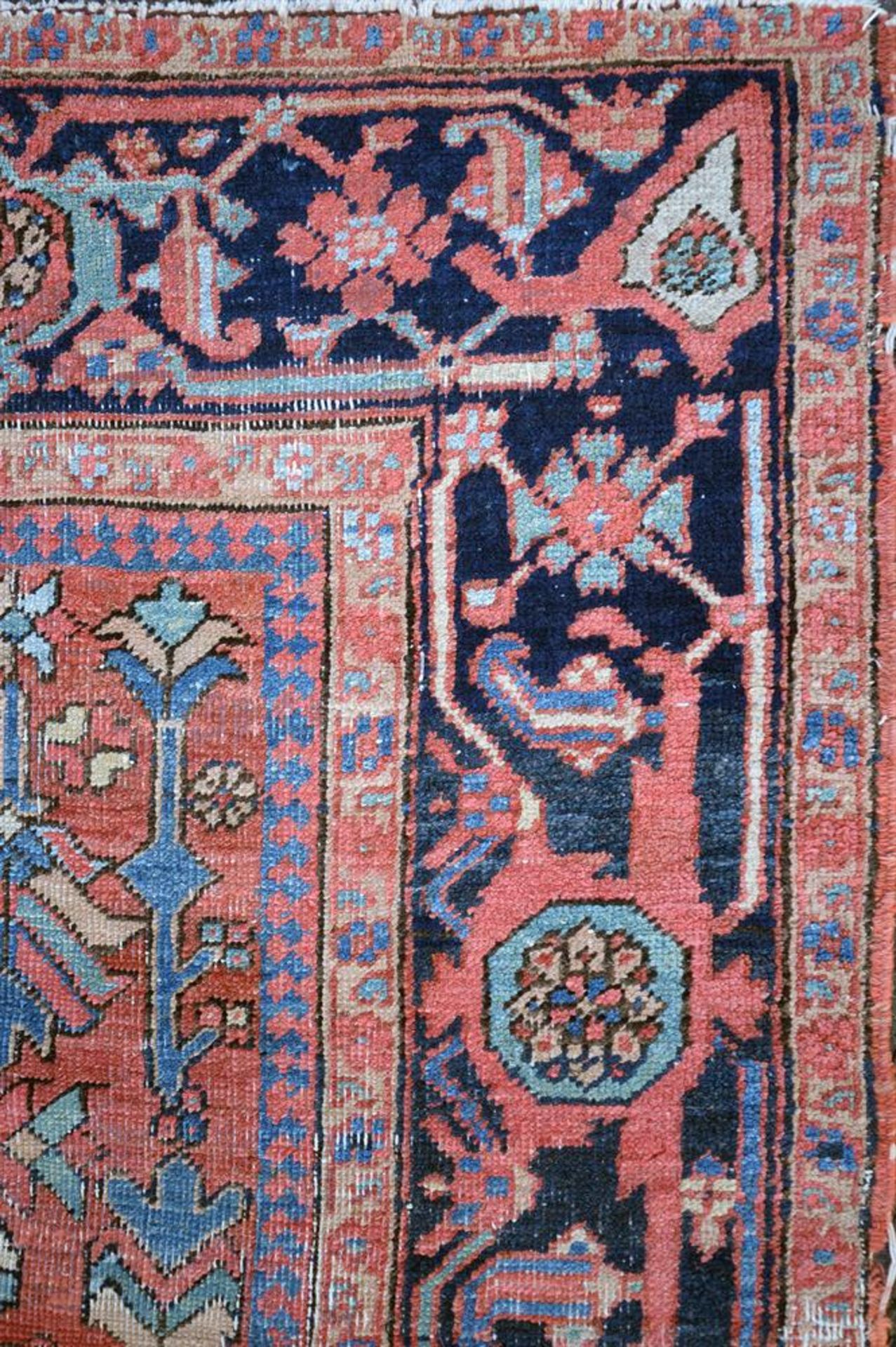 A SERAPI CARPET, OF OVERALL DESIGN, approximately 295 x 220cm - Bild 3 aus 3