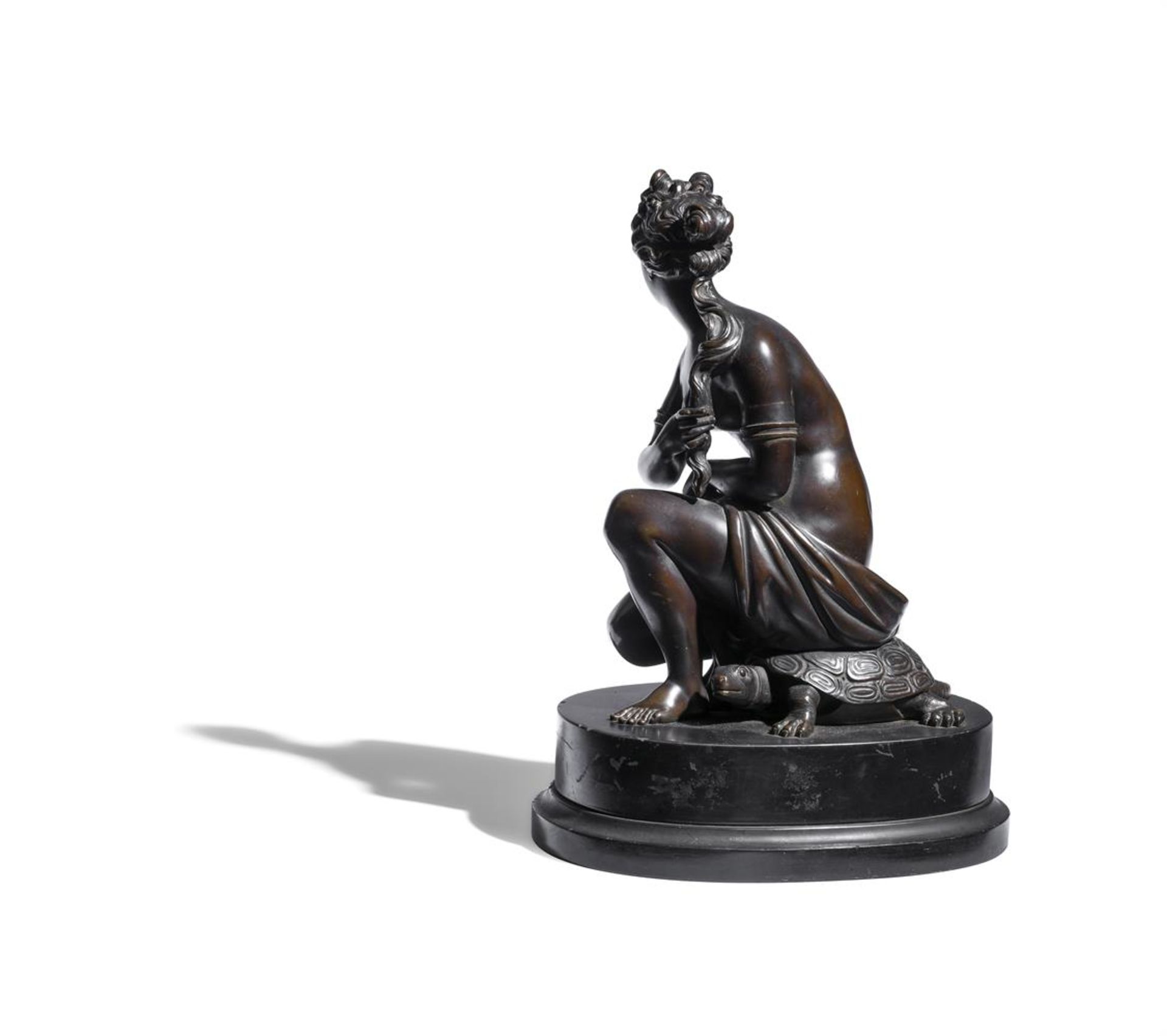 AFTER THE ANTIQUE, A BRONZE FIGURE 'CROUCHING VENUS' PROBABLY ENGLISH, EARLY 19TH CENTURY - Image 3 of 4