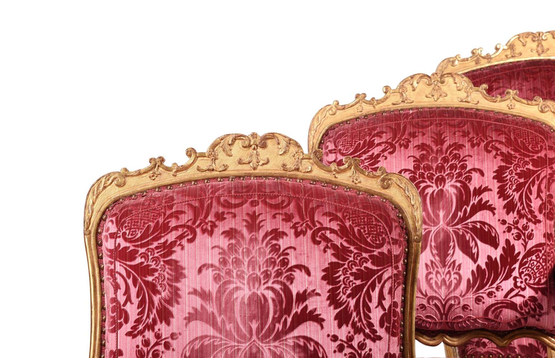 A SET OF FOUR RÉGENCE GILTWOOD FAUTEUILS A LA REINE, EARLY 18TH CENTURY - Image 4 of 5