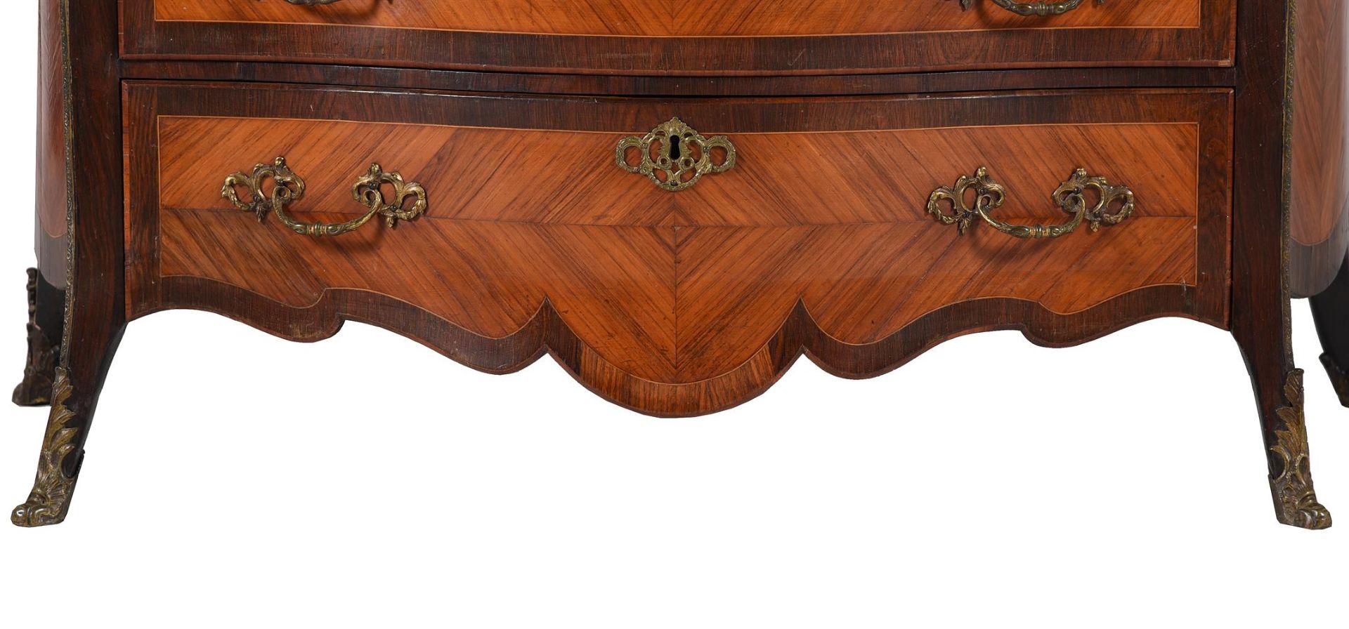 Y A GEORGE III TULIPWOOD AND AMARANTH CROSSBANDED SERPENTINE COMMODE, ATTRIBUTED TO PIERRE LANGLOIS - Bild 8 aus 9