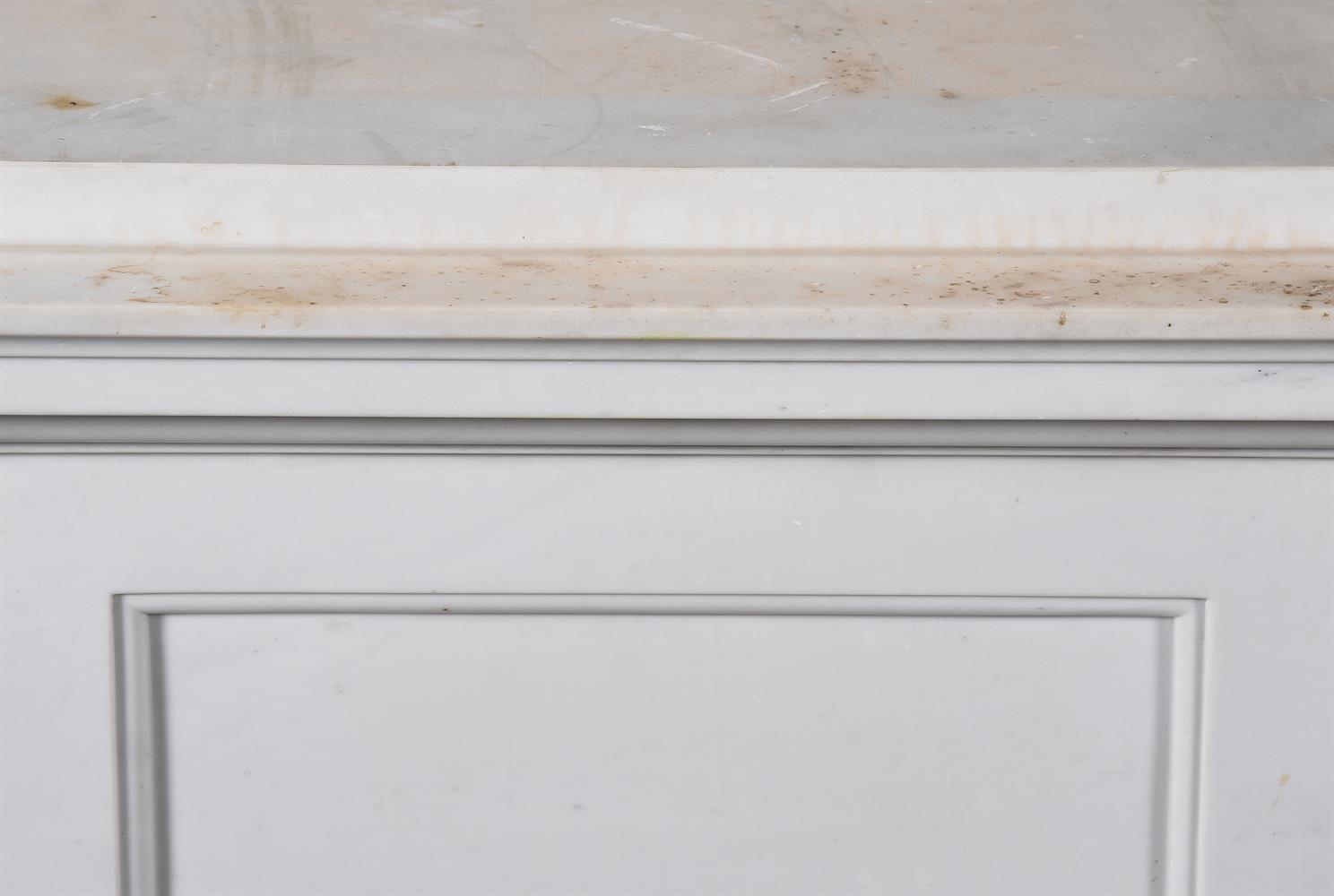 A CARRARA MARBLE RECTANGULAR PLINTH, 20TH CENTURY - Image 3 of 3