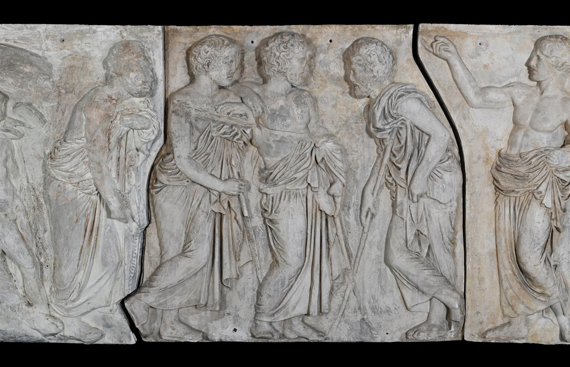 A SET OF FOUR LARGE AND IMPRESSIVE PLASTER PANELS CAST FROM THE PARTHENON MARBLES - Bild 4 aus 5