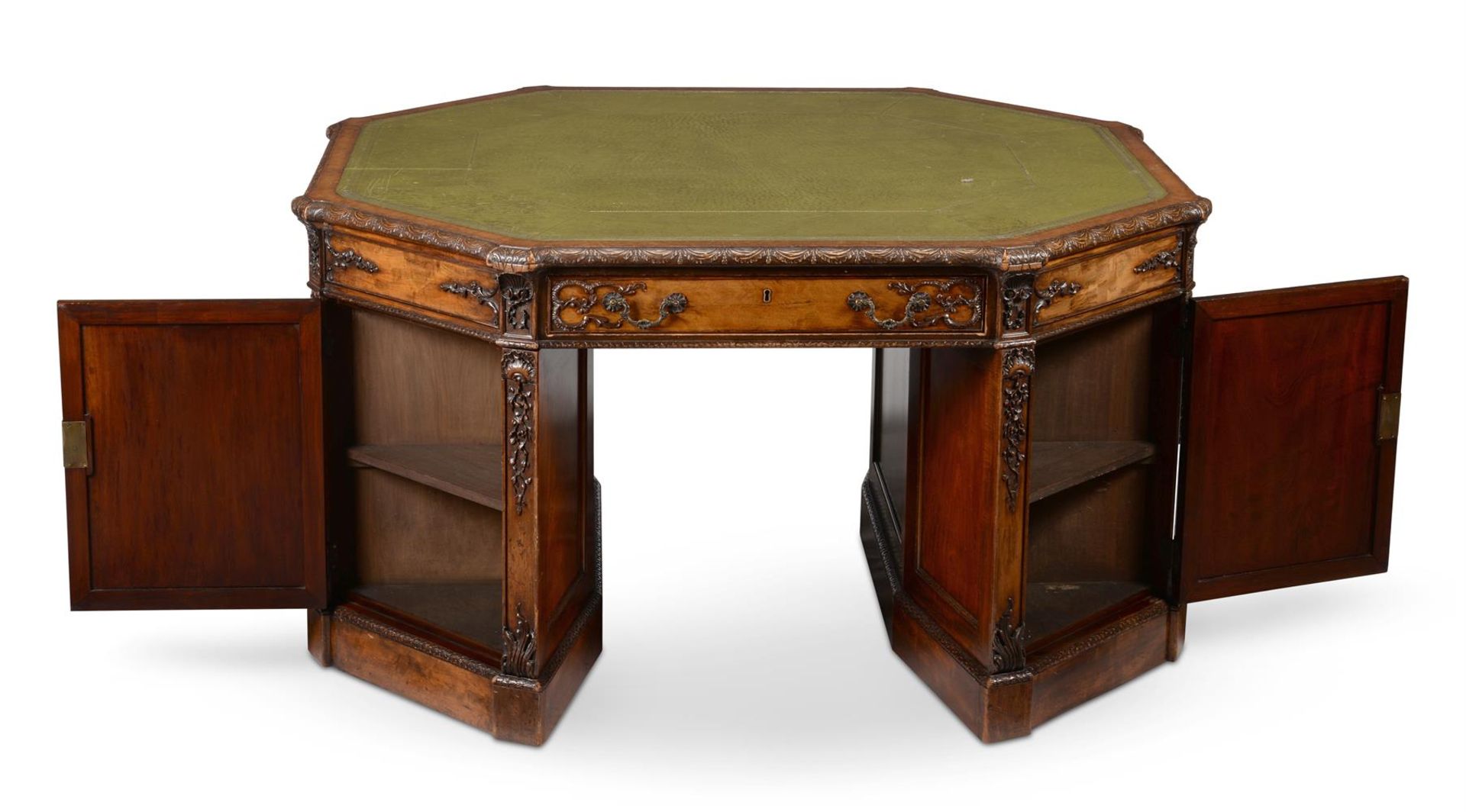 A MAHOGANY OCTAGONAL PARTNER'S DESK, IN THE MANNER OF THOMAS CHIPPENDALE, CIRCA 1900 - Bild 5 aus 8