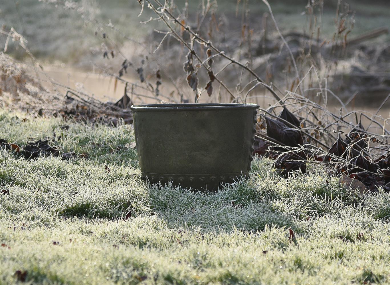 A PATINATED COPPER LOG BASKET/WASHER, 19TH CENTURY - Image 2 of 2