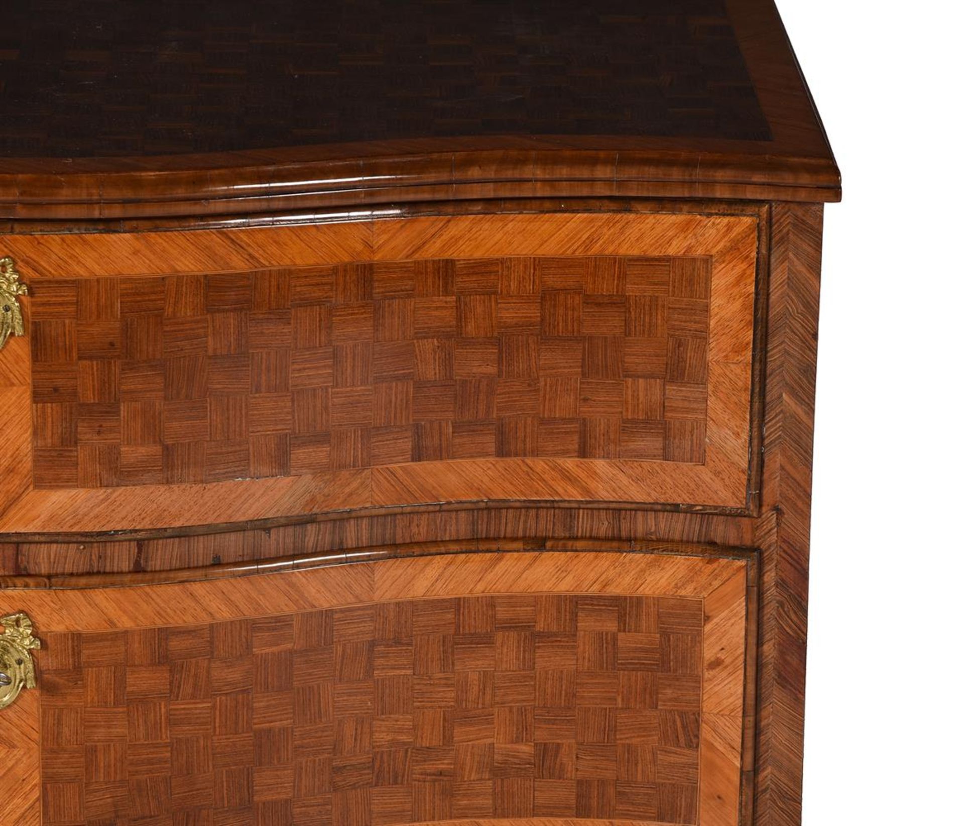 Y A CONTINTENTAL KINGWOOD PARQUETRY AND TULIPWOOD CROSSBANDED SERPENTINE COMMODE - Bild 2 aus 6