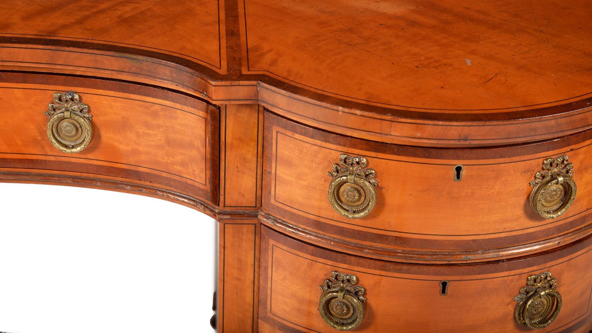 Y AN EDWARDIAN SATINWOOD AND MAHOGANY KIDNEY SHAPED DESK, CIRCA 1905 - Image 5 of 6