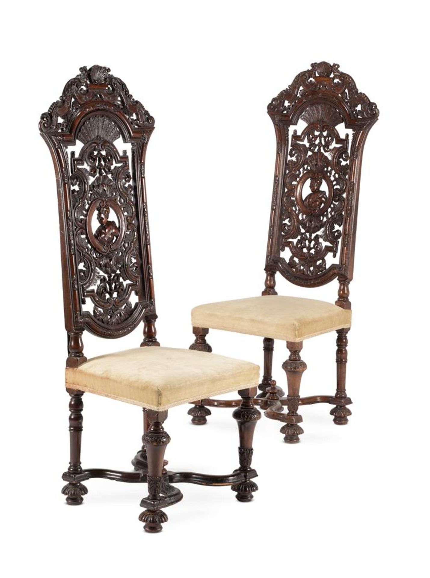 A SET OF TWELVE WALNUT CHAIRS, IN 17TH CENTURY STYLE, LATE 19TH/EARLY 20TH CENTURY - Bild 4 aus 6