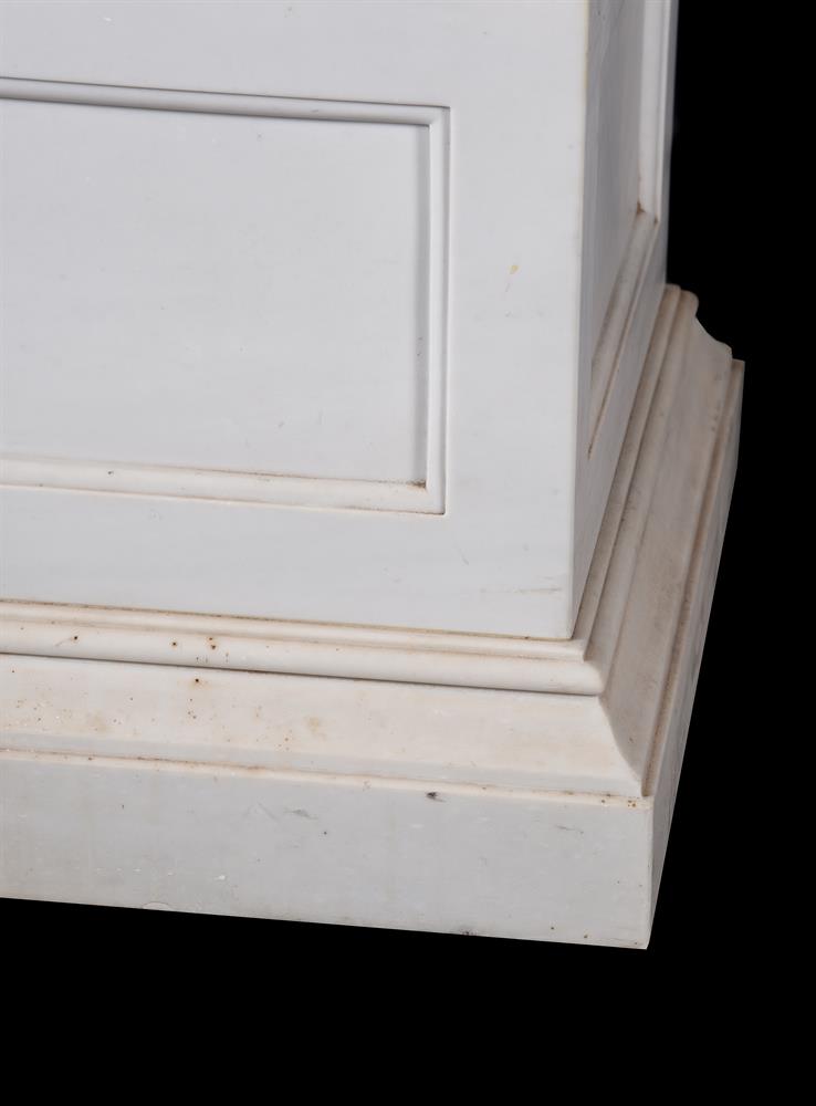 A CARRARA MARBLE RECTANGULAR PLINTH, 20TH CENTURY - Image 2 of 3